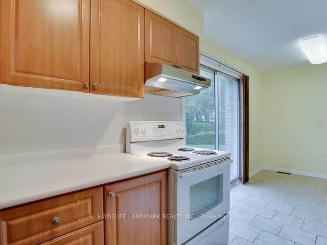18 Paultiel Drive, Toronto, ON M2M 3P3 photo 4