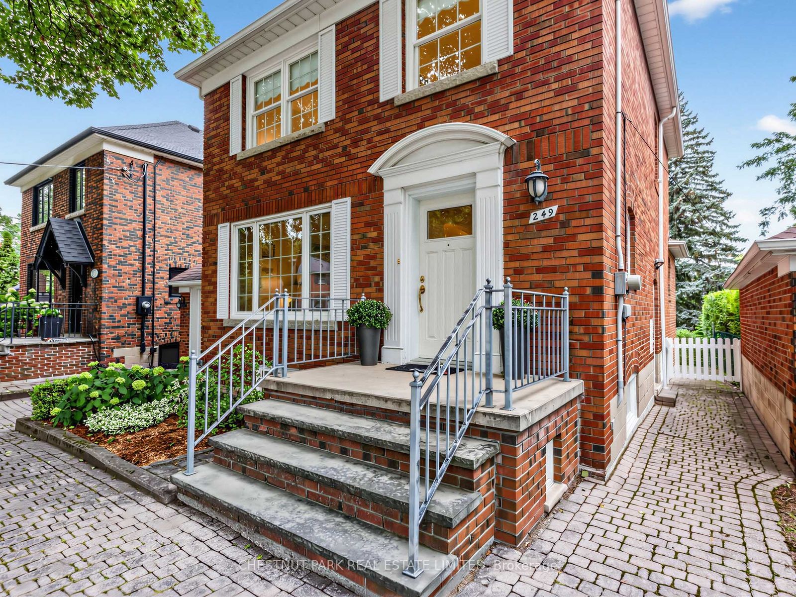 249 Hanna Road, Toronto, ON M4G 3P3 photo 3