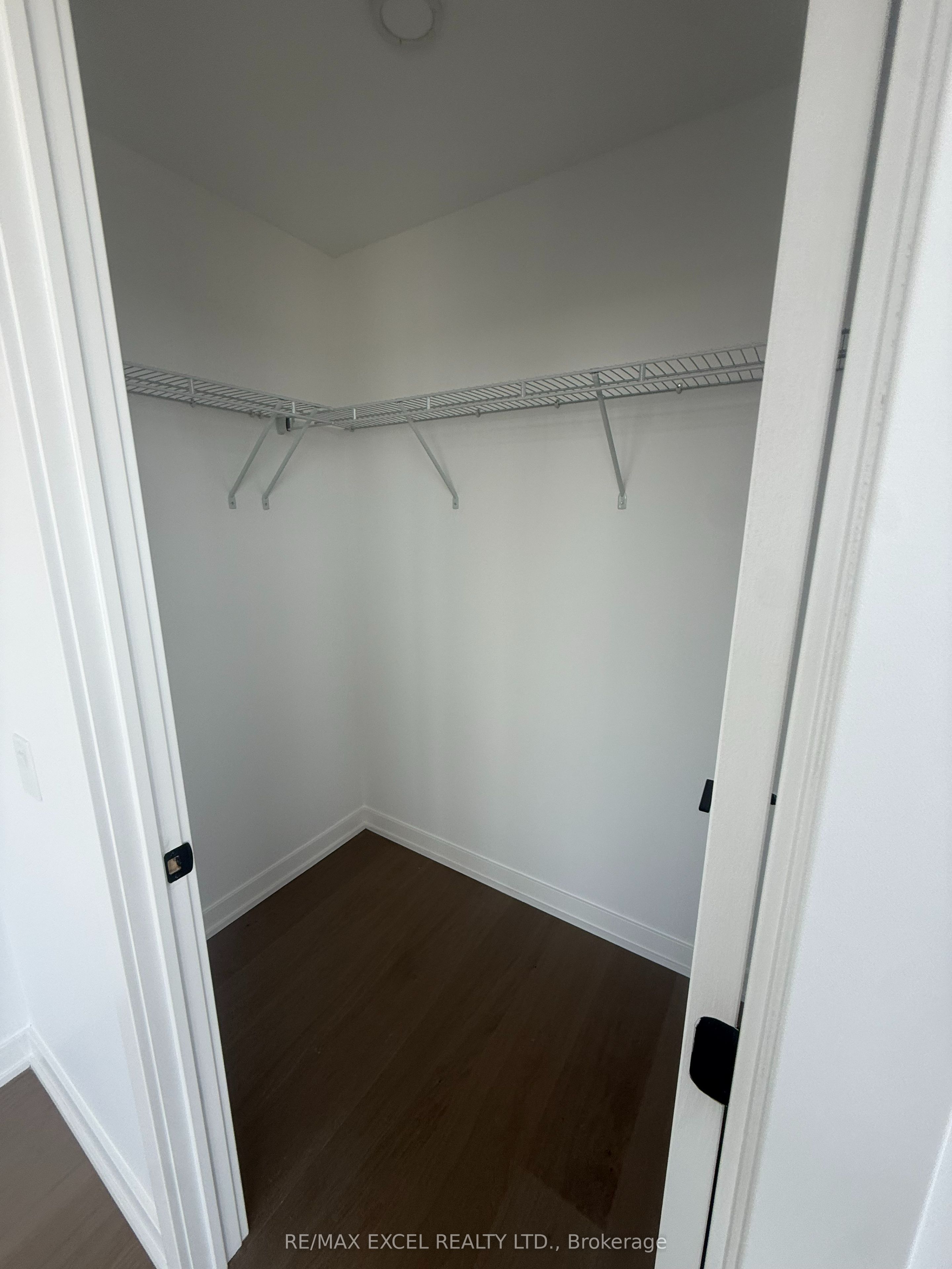 89 Montclair Avenue 817, Toronto, ON M5P 0B1 photo 5