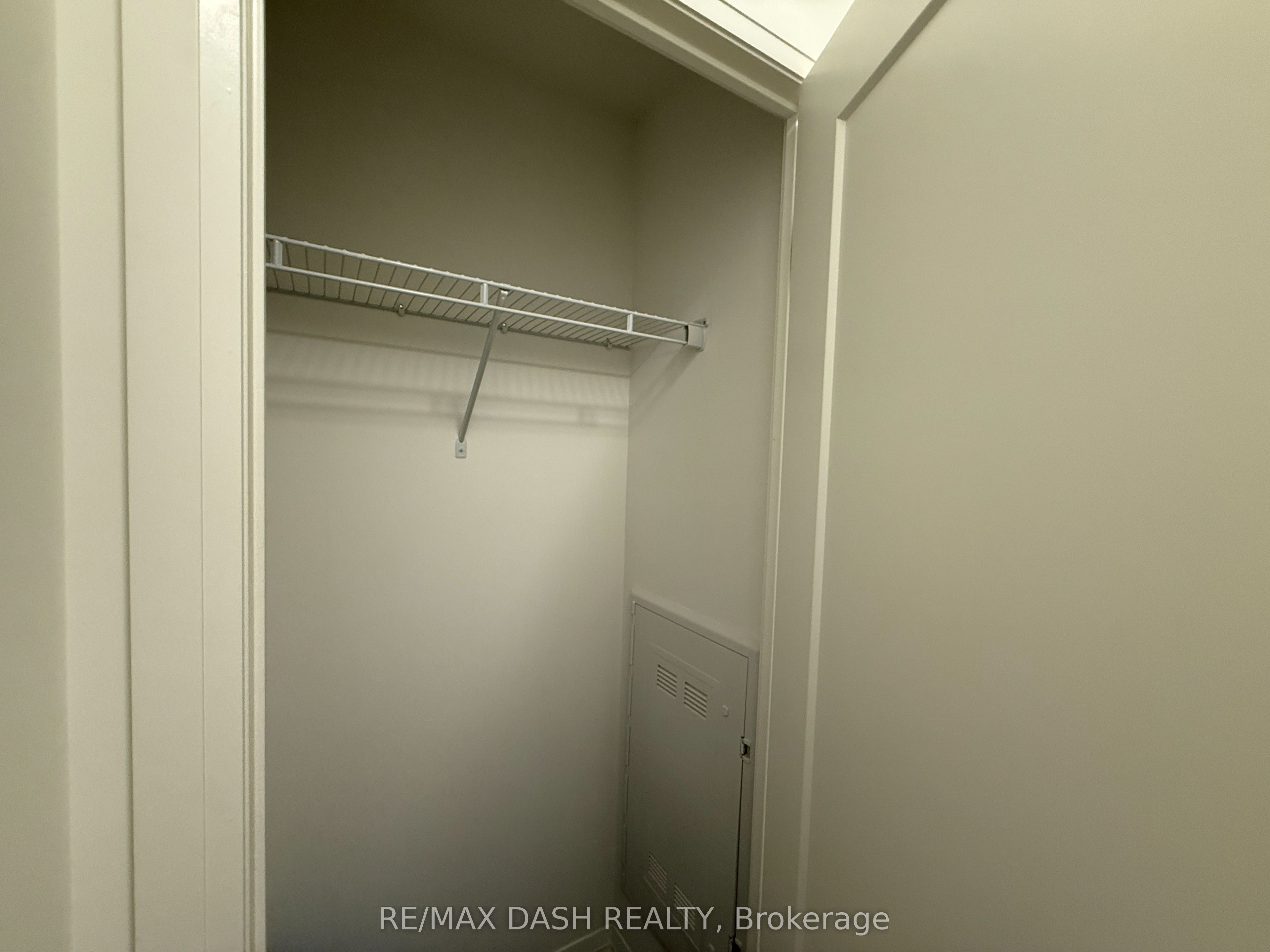 280 Dundas Street S 410, Toronto, ON M5T 0E3 photo 3