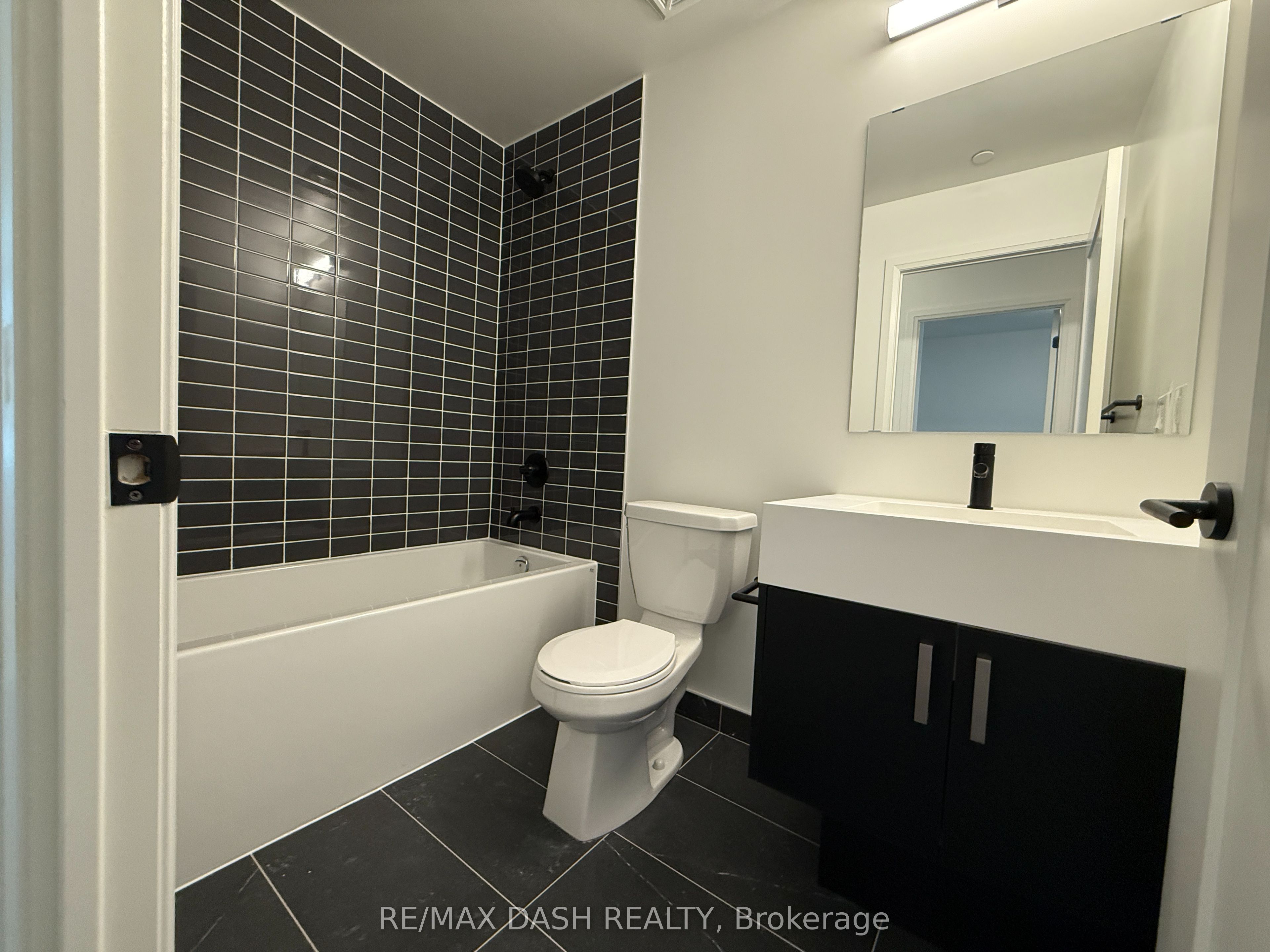 280 Dundas Street S 410, Toronto, ON M5T 0E3 photo 4