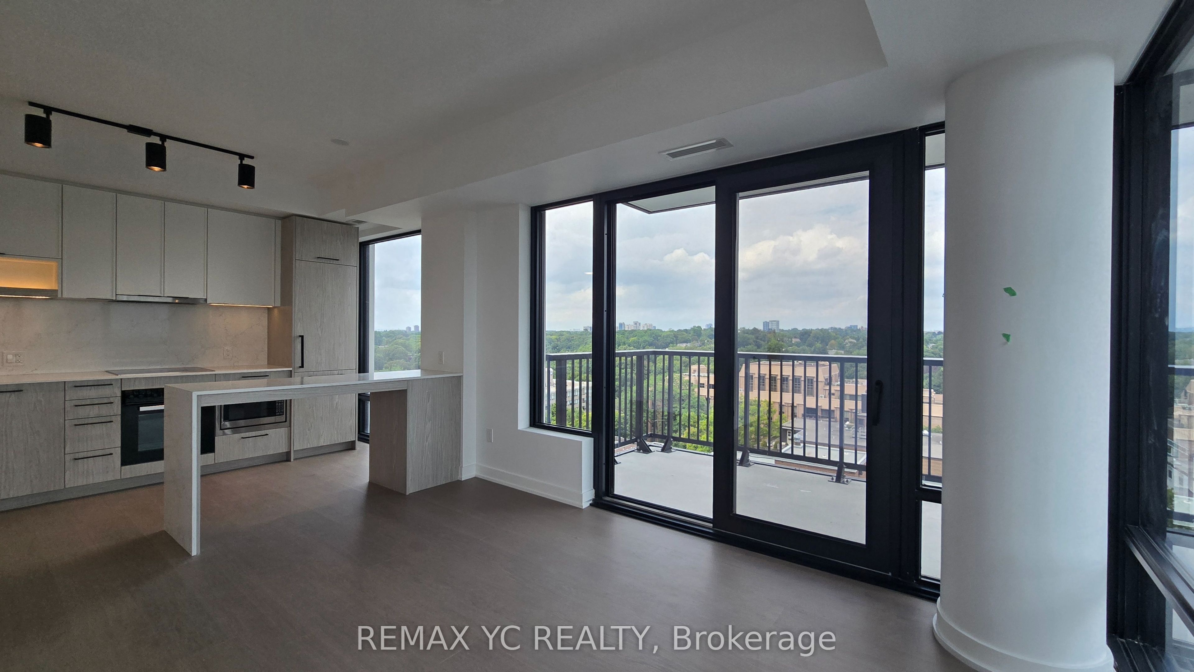 89 Montclair Avenue 1618, Toronto, ON M5P 0A9