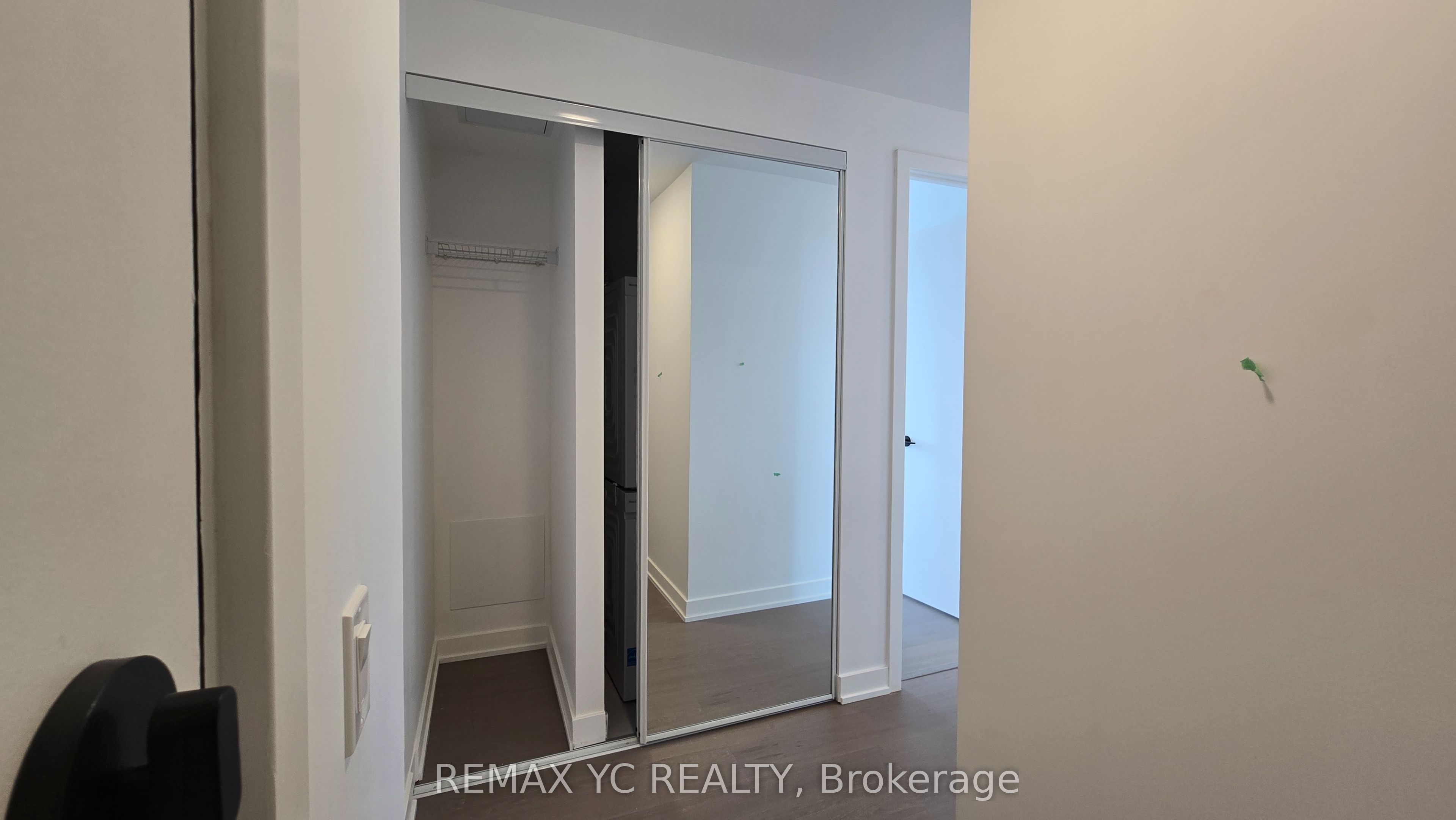 89 Montclair Avenue 1618, Toronto, ON M5P 0A9 photo 2