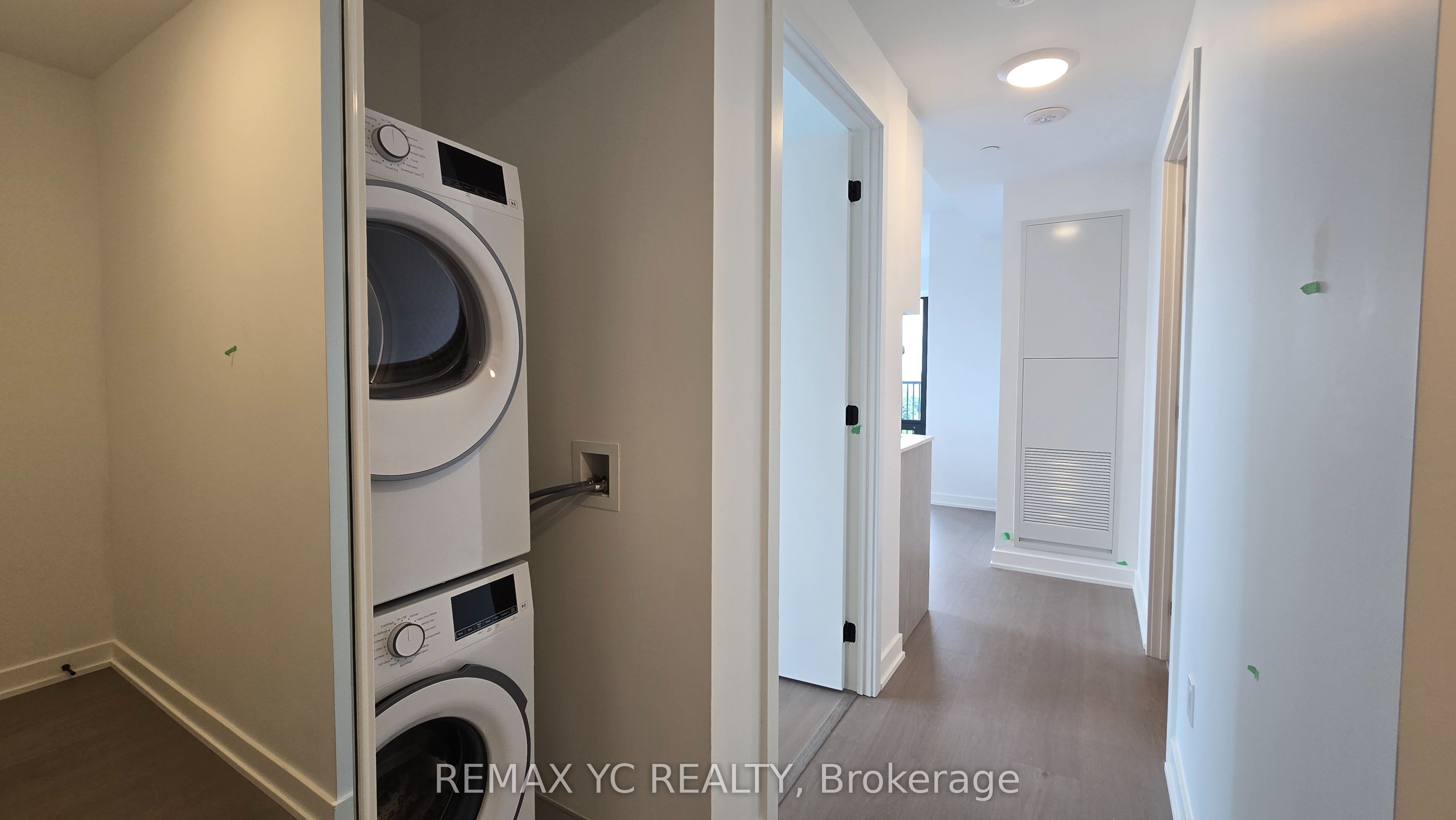 89 Montclair Avenue 1618, Toronto, ON M5P 0A9 photo 3