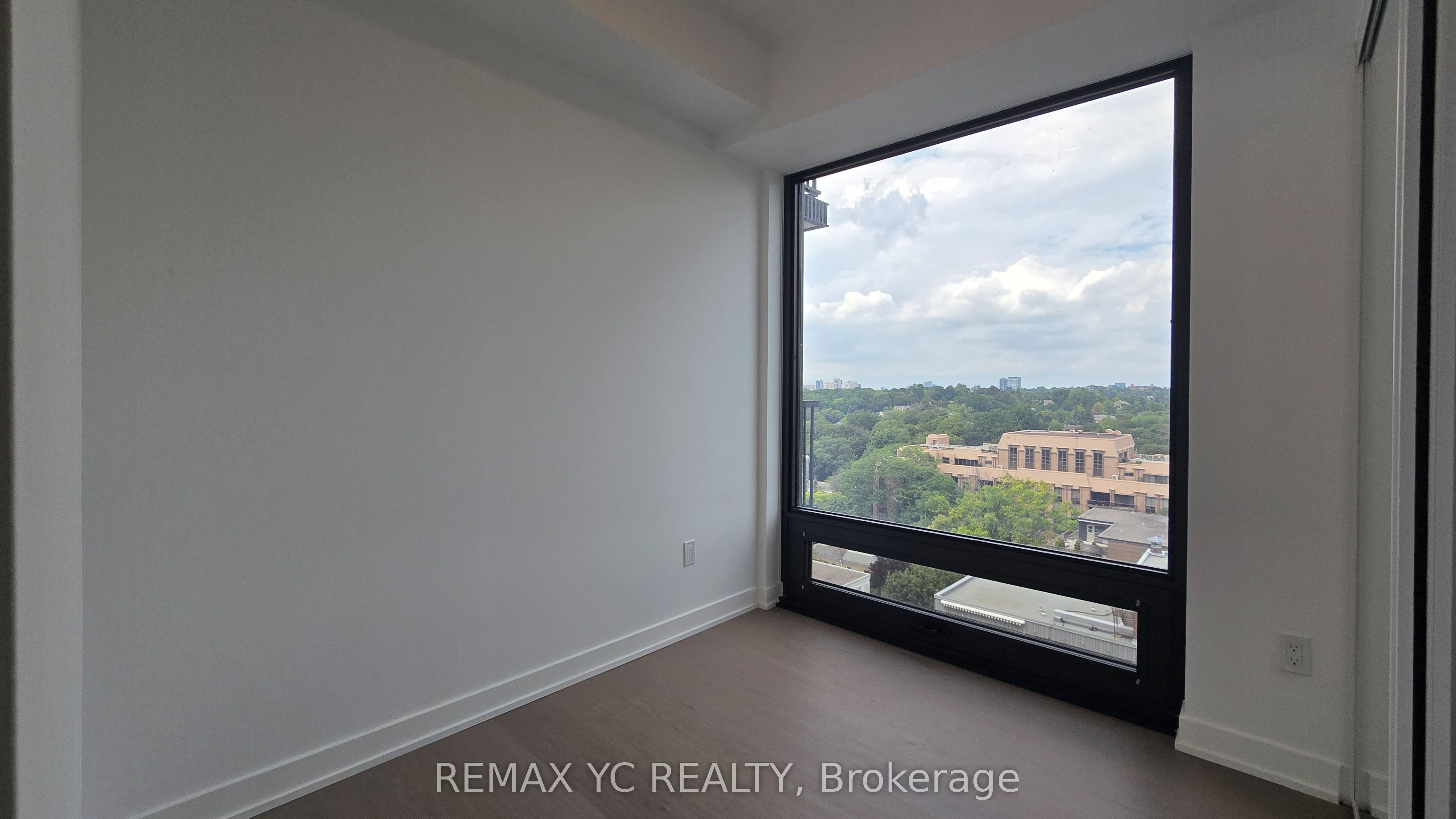 89 Montclair Avenue 1618, Toronto, ON M5P 0A9 photo 4
