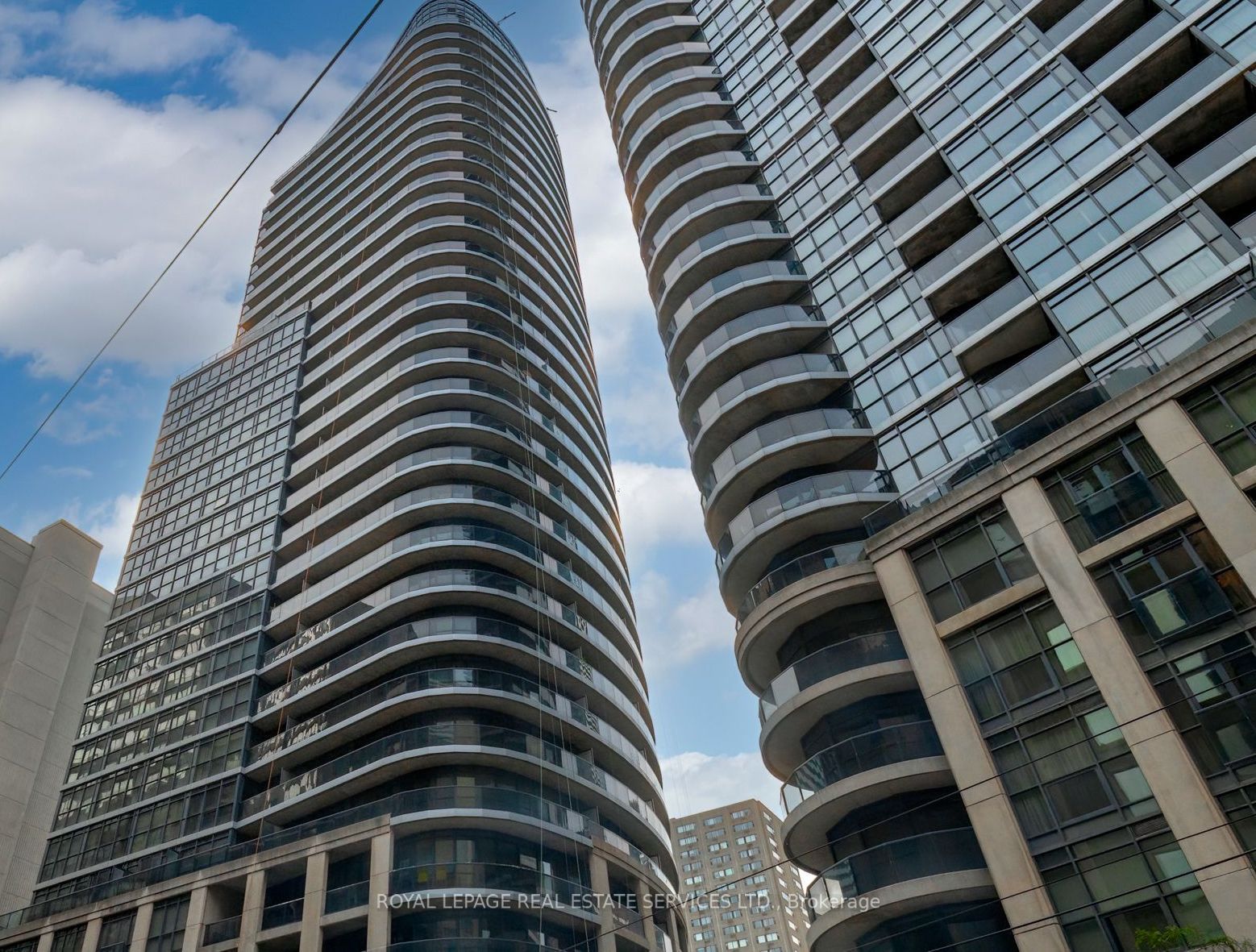 25 Carlton Street 603, Toronto, ON M5B 1L4