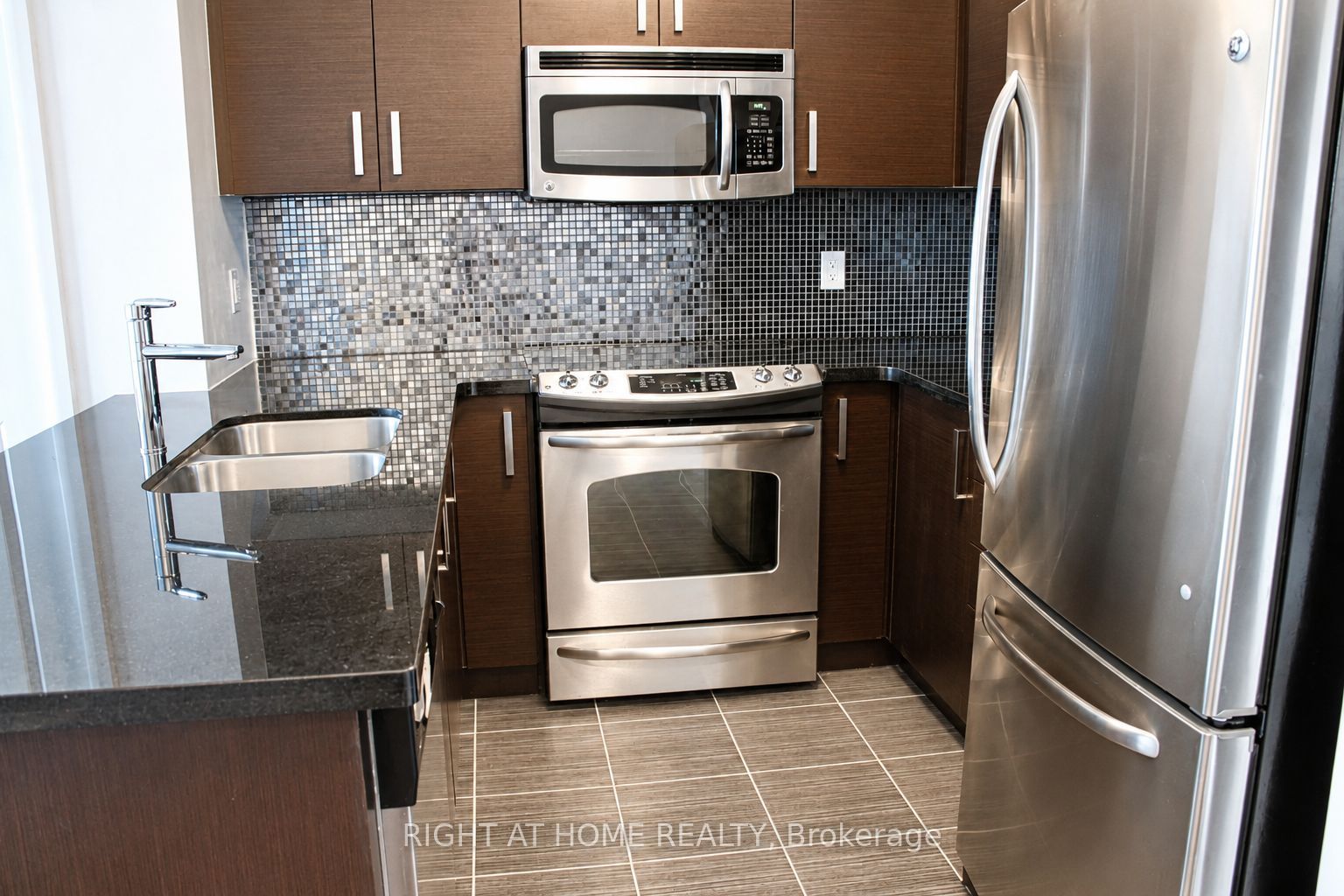 17 Anndale Drive 809, Toronto, ON M2N 2W7 photo 4