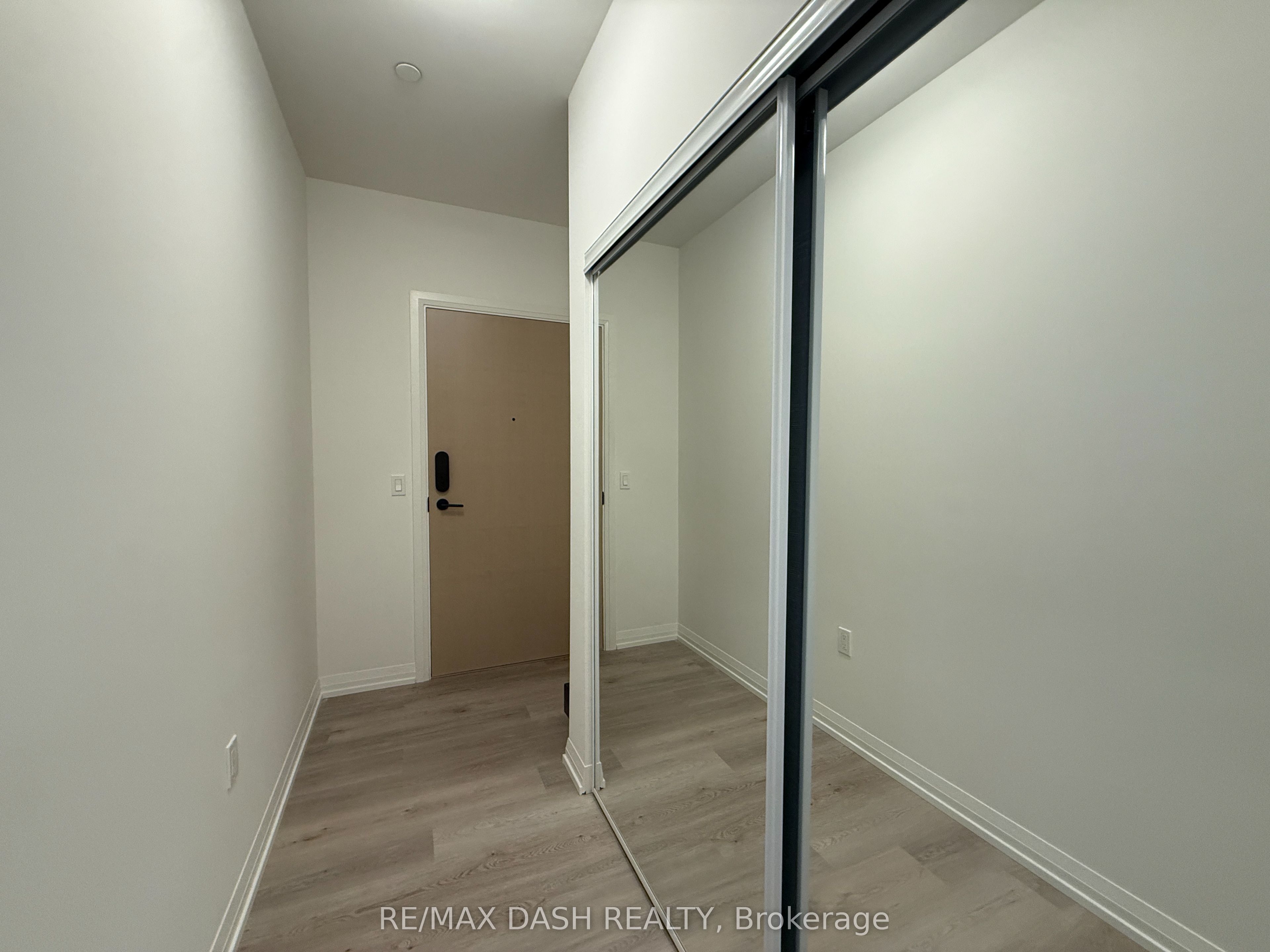 280 Dundas Street W 417, Toronto, ON M5T 0E3 photo 2