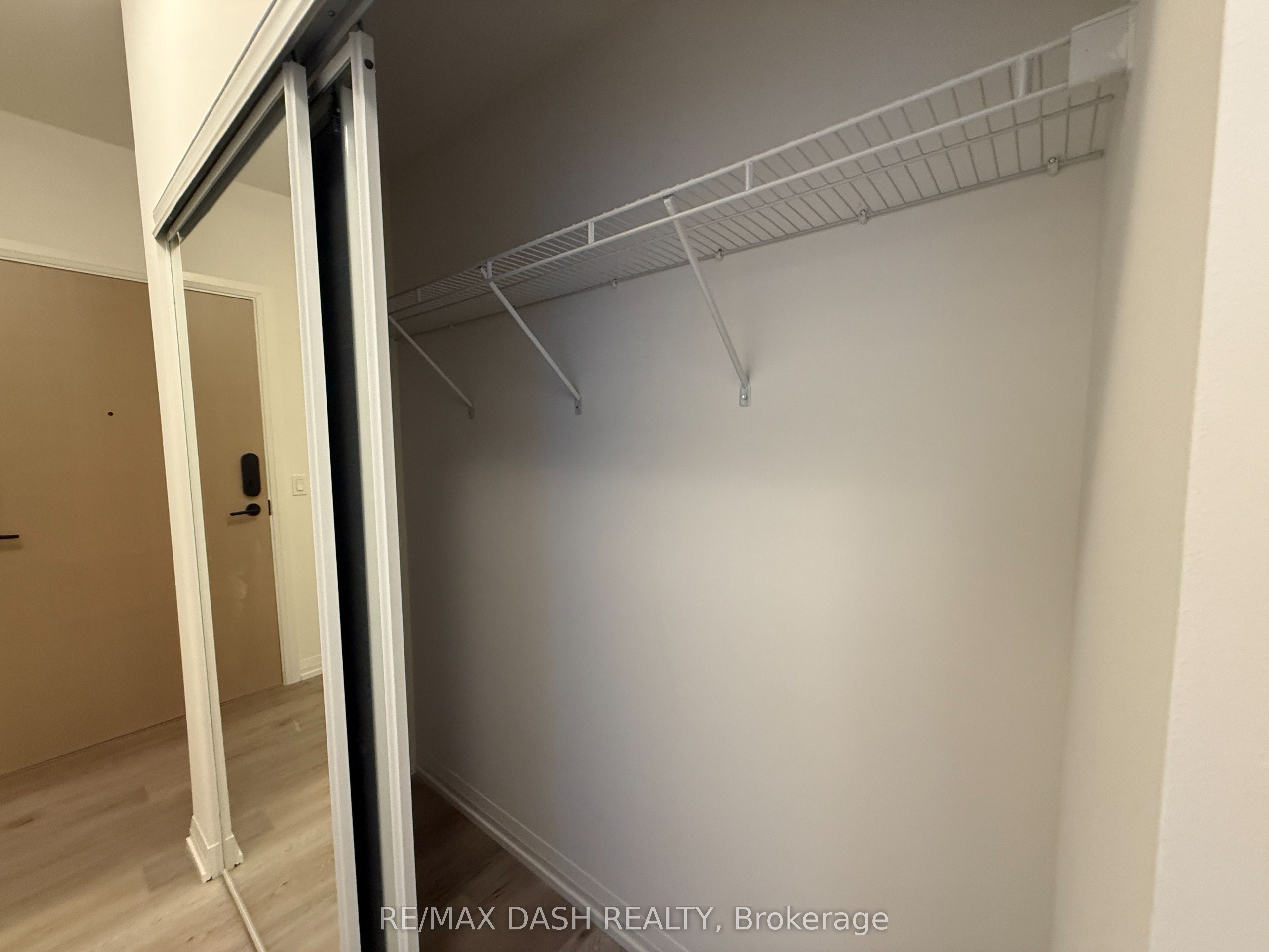 280 Dundas Street W 417, Toronto, ON M5T 0E3 photo 3