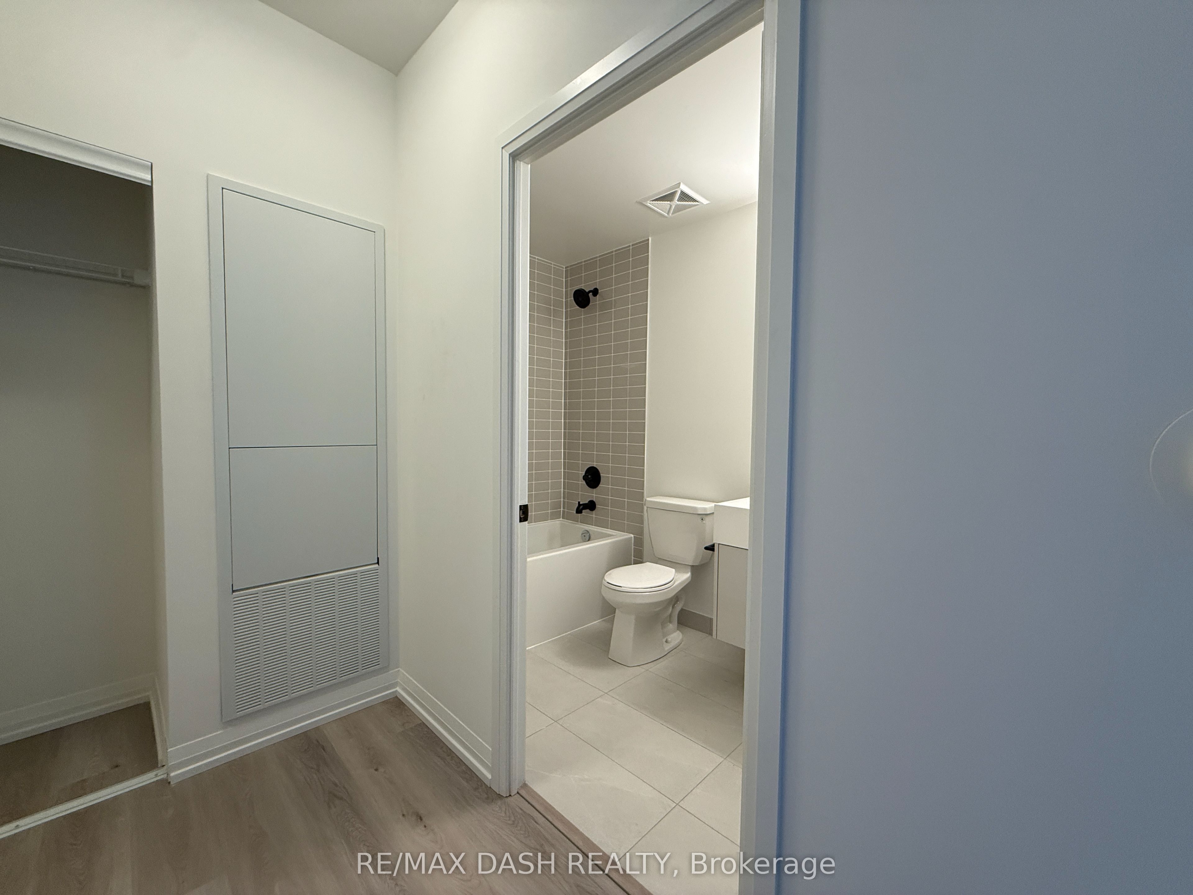 280 Dundas Street W 417, Toronto, ON M5T 0E3 photo 4