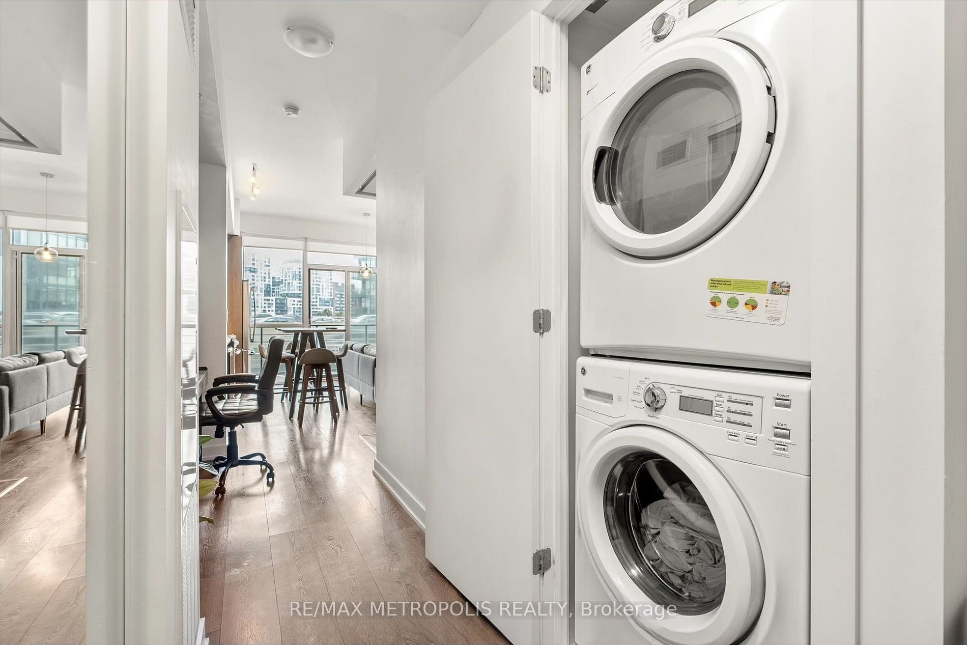 50 Bruyeres Mews 710, Toronto, ON M5V 0H8 photo 5