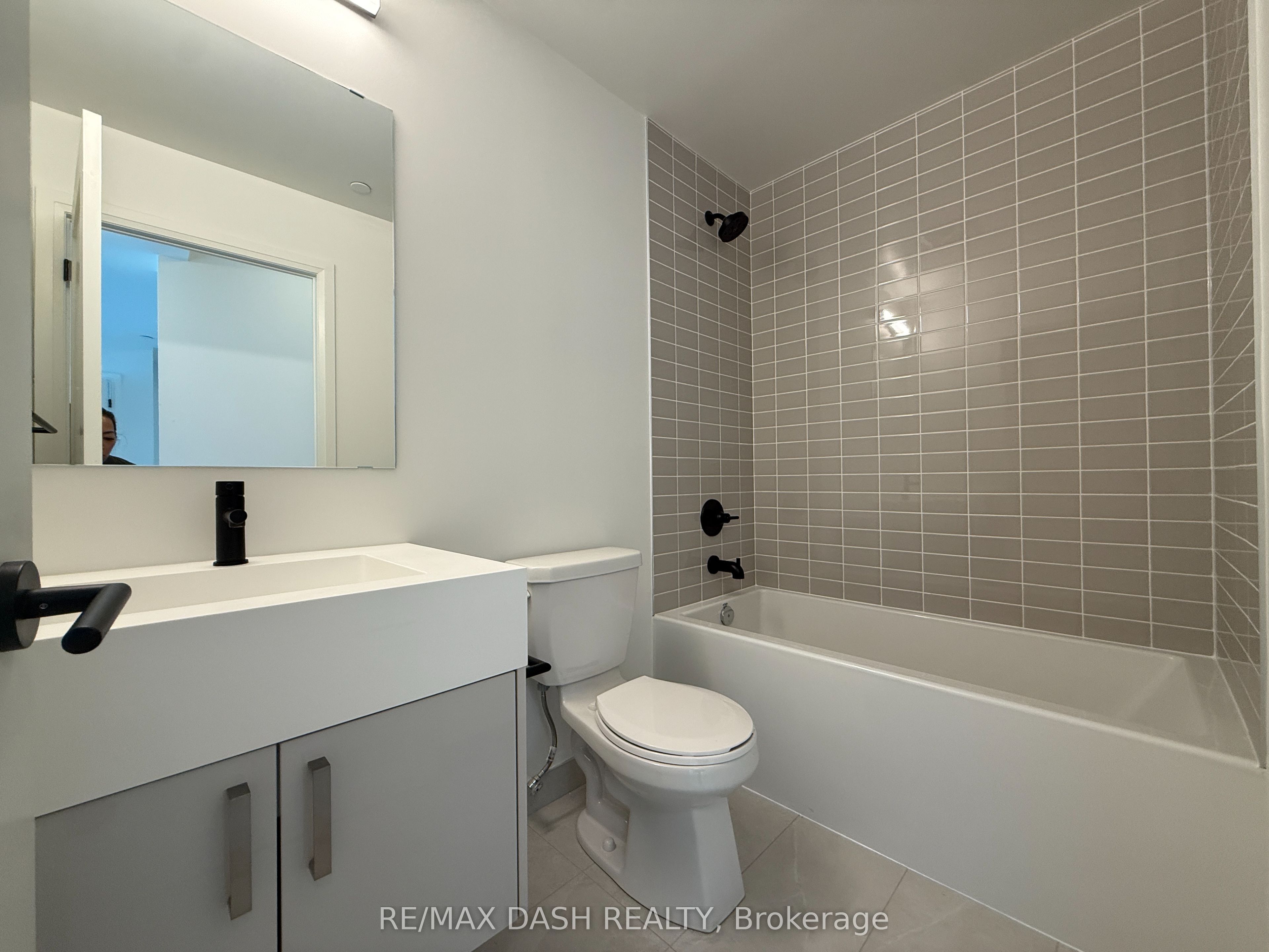 280 Dundas Street W 609, Toronto, ON M5T 0E3 photo 4