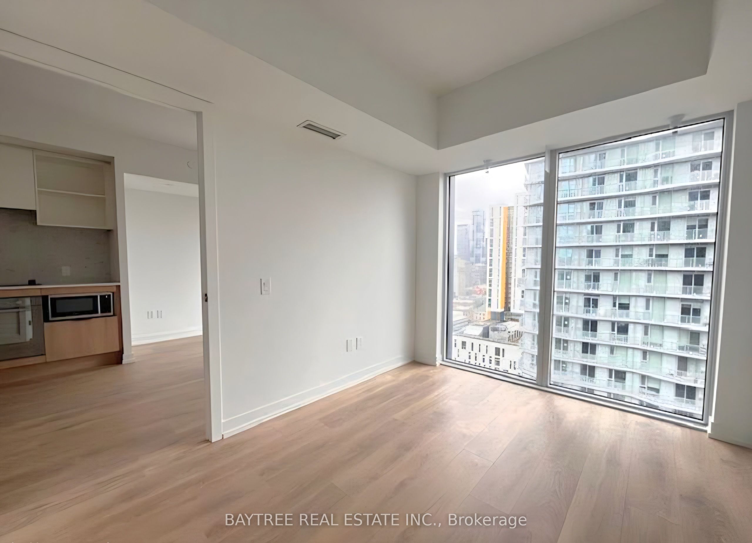 82 Dalhousie Street 2715, Toronto, ON M5B 0C5 photo 3