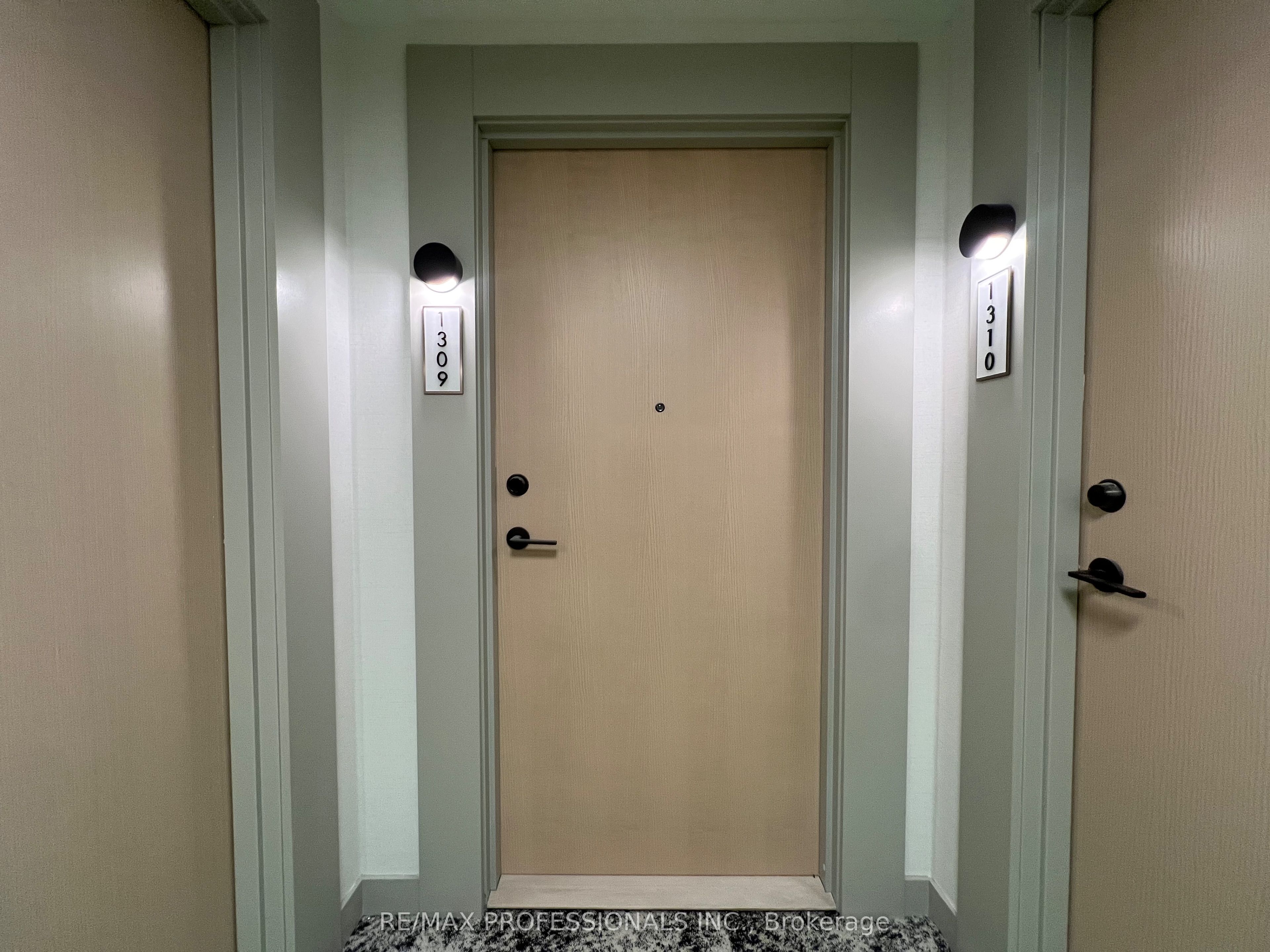 10 Oak Street 1309, Toronto, ON M5A 0Z1 photo 2