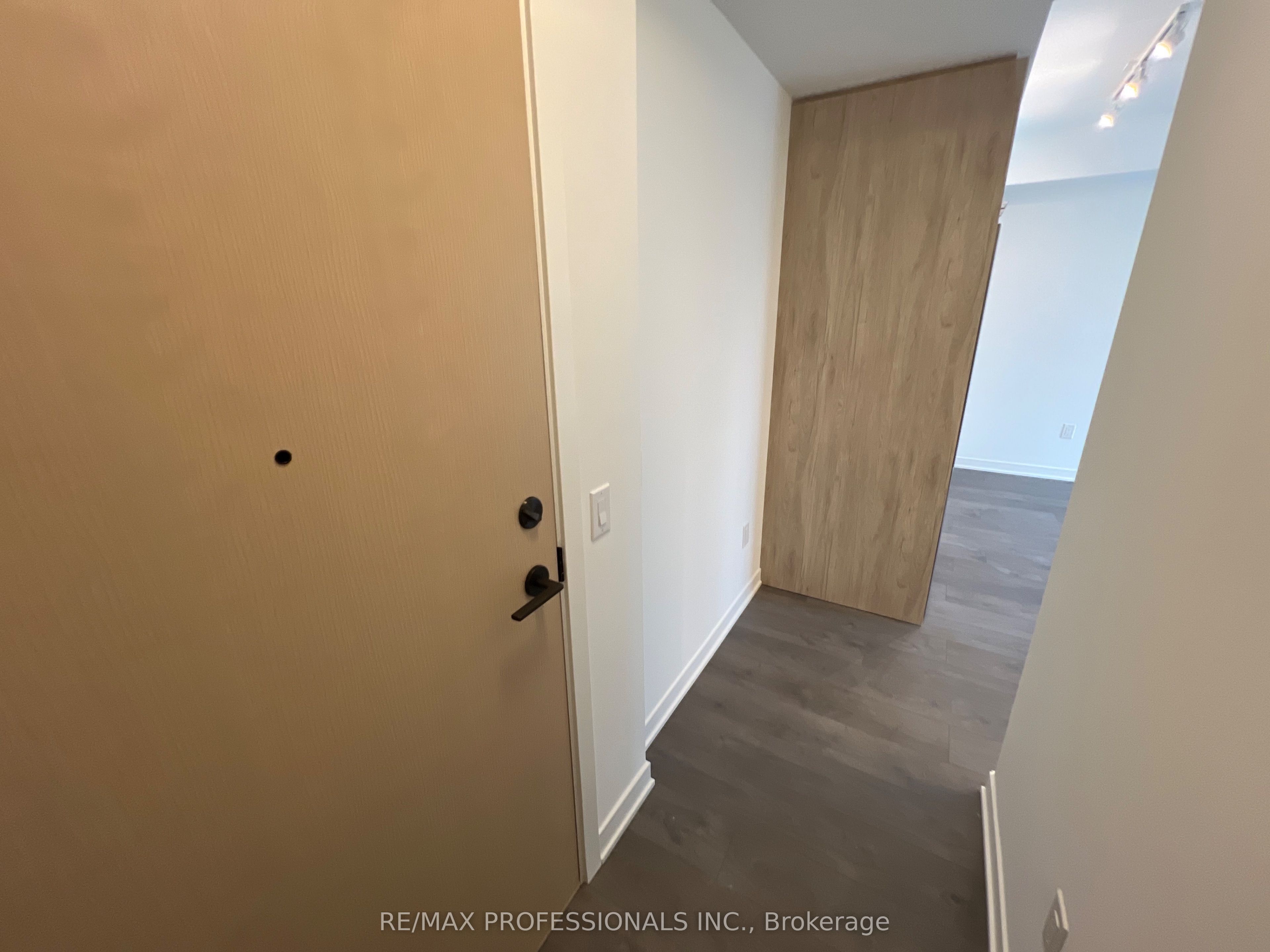 10 Oak Street 1309, Toronto, ON M5A 0Z1 photo 5