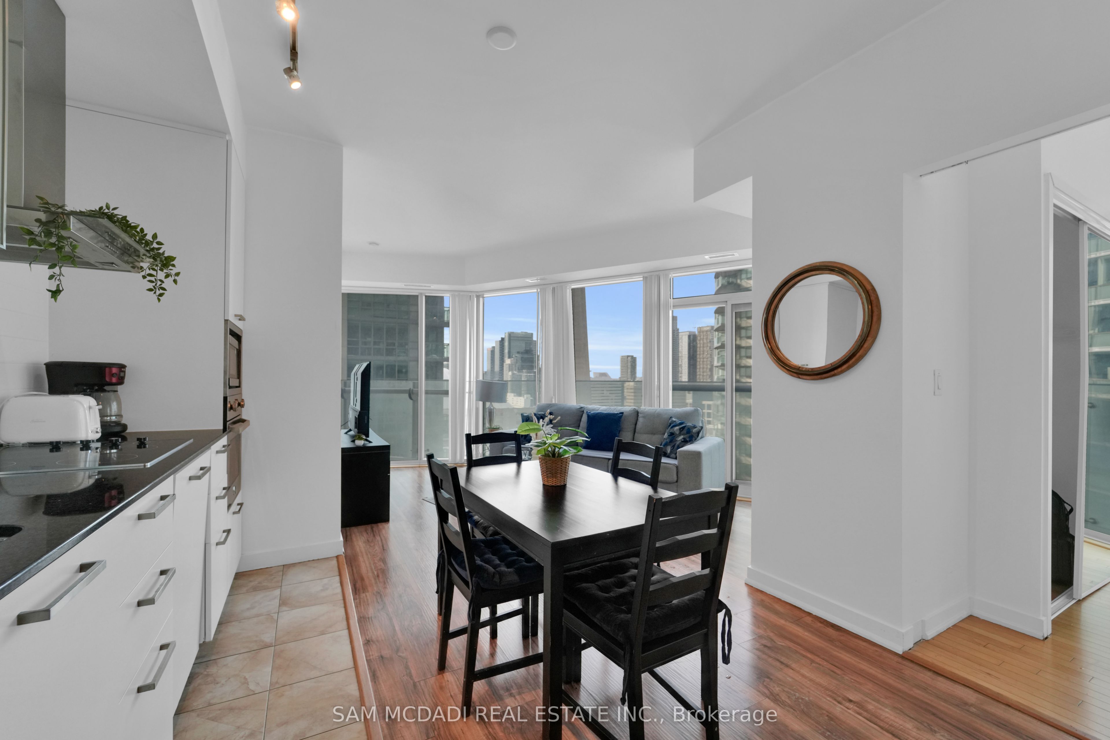 12 York Street 2307, Toronto, ON M5J 0A9 photo 2
