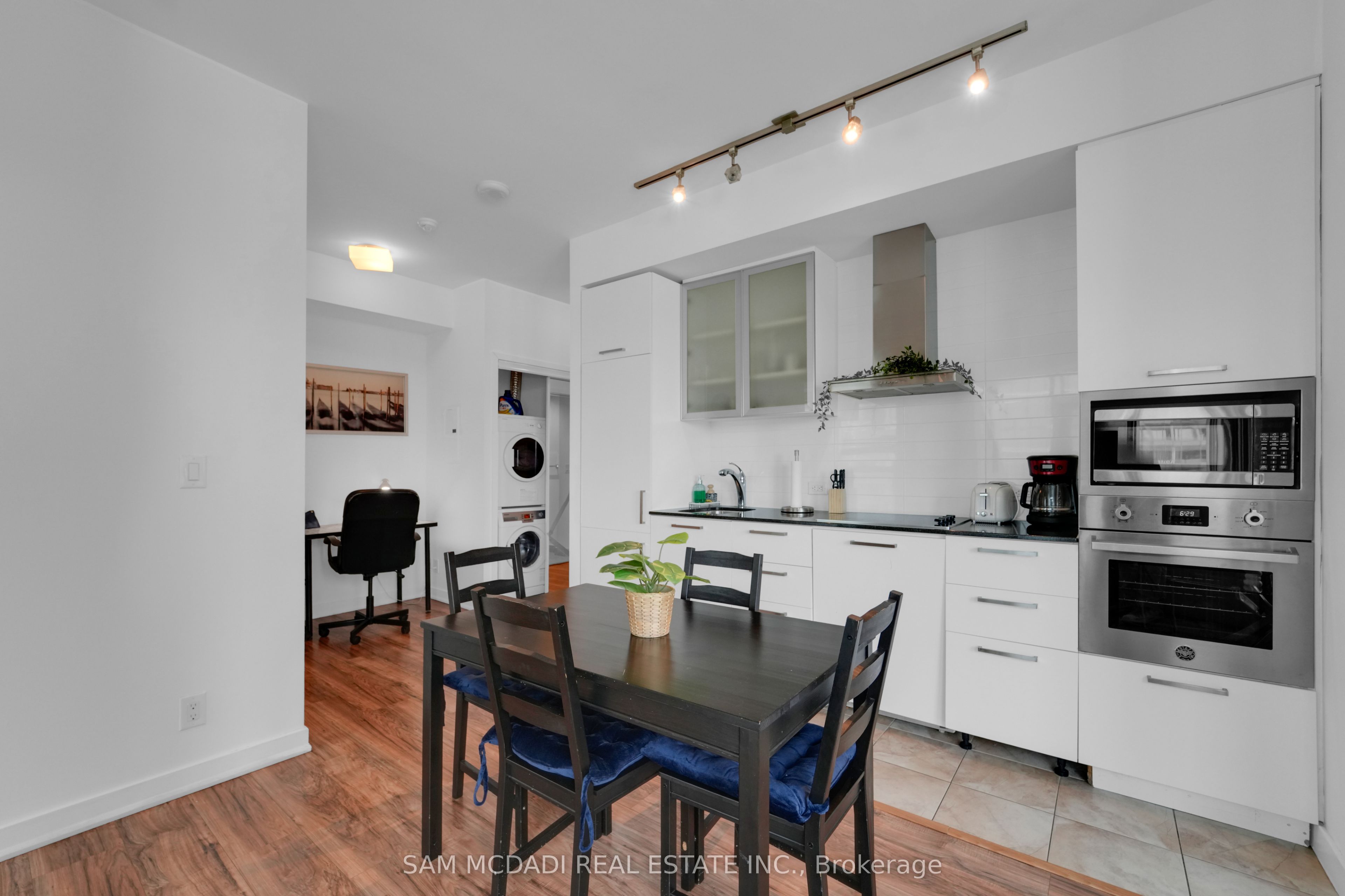 12 York Street 2307, Toronto, ON M5J 0A9 photo 3
