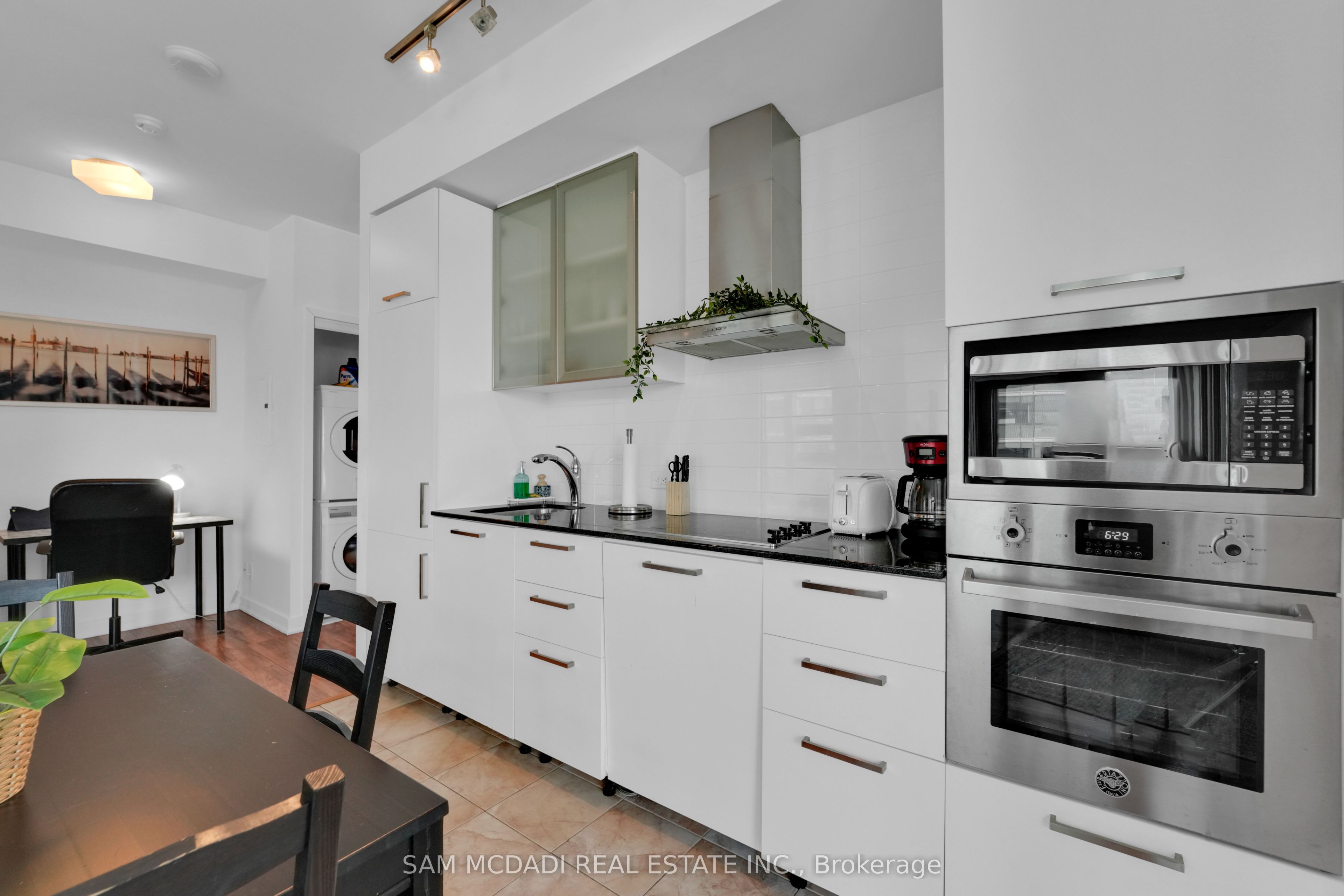 12 York Street 2307, Toronto, ON M5J 0A9 photo 4