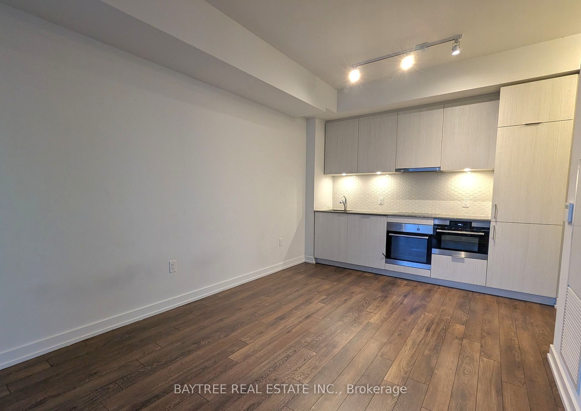 158 Front Street E 1917, Toronto, ON M5A 0K9 photo 2