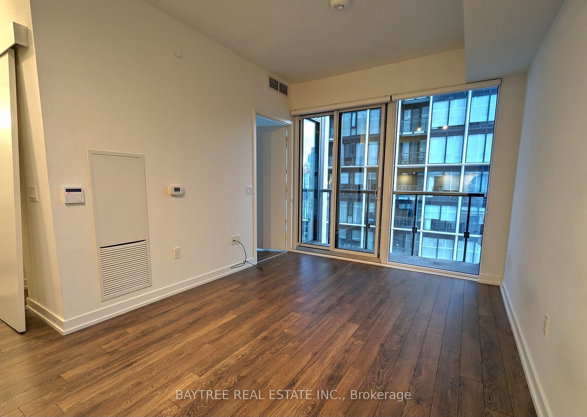 158 Front Street E 1917, Toronto, ON M5A 0K9 photo 3