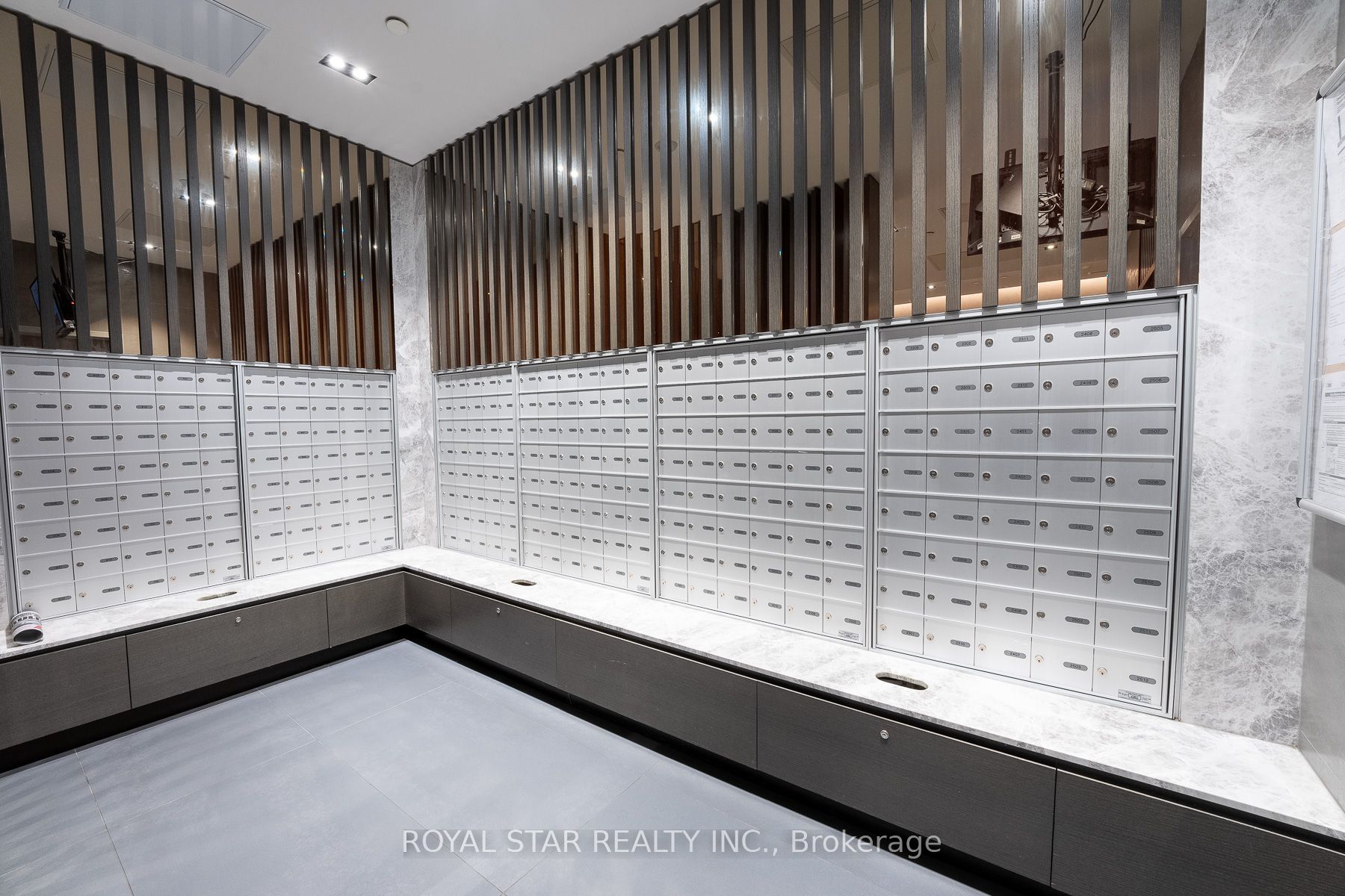 215 Queen Street W 601, Toronto, ON M5V 0P5 photo 4