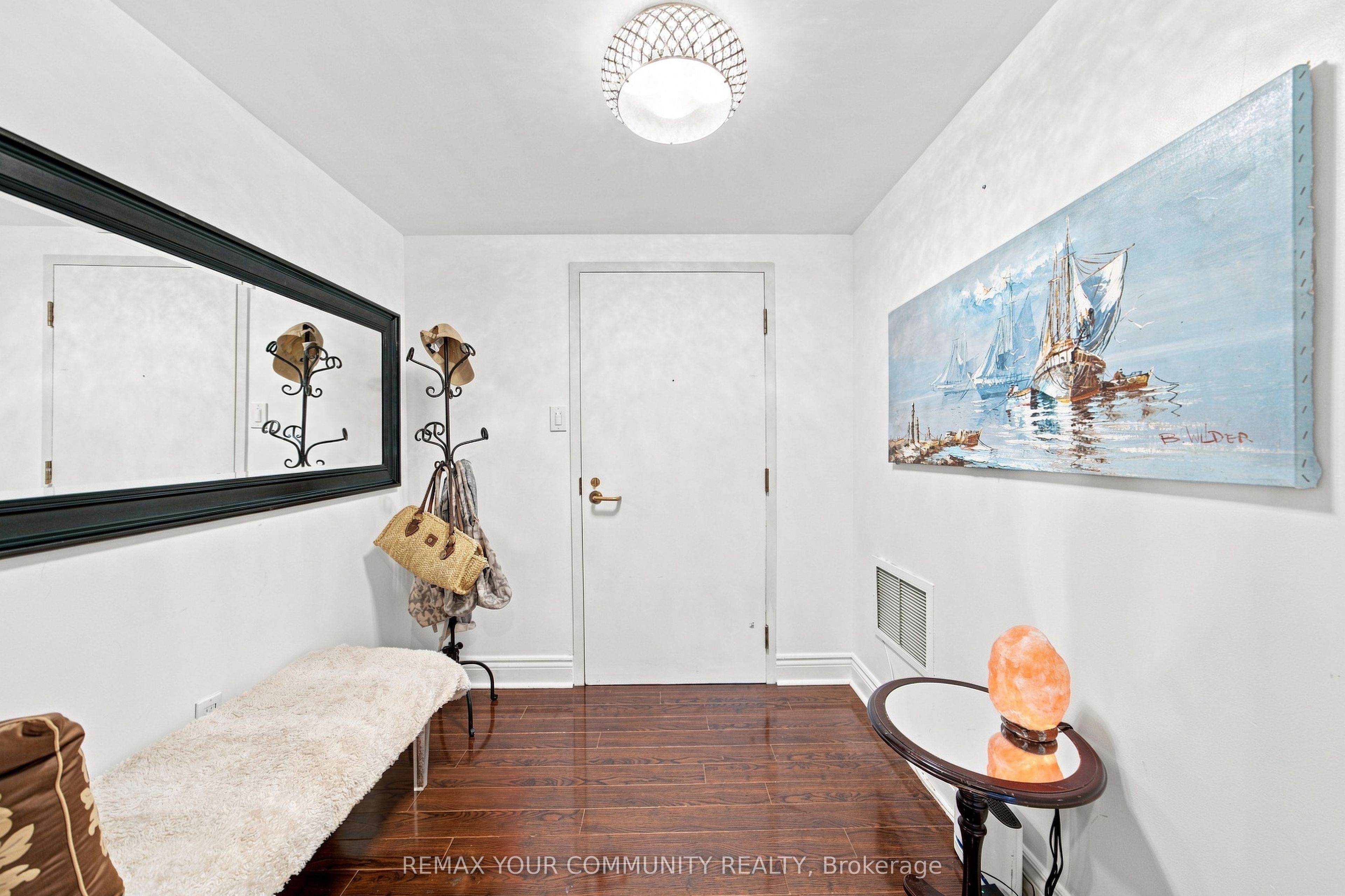 251 Queens Quay 705, Toronto, ON M5J 2N6 photo 4