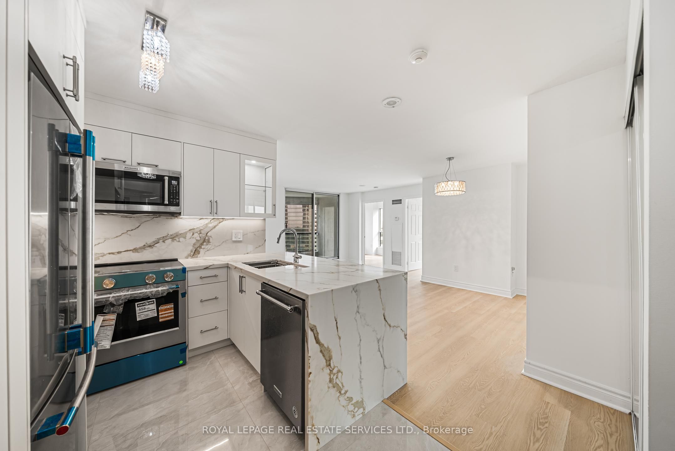 7 Lorraine Drive 1912, Toronto, ON M2N 7H2 photo 4