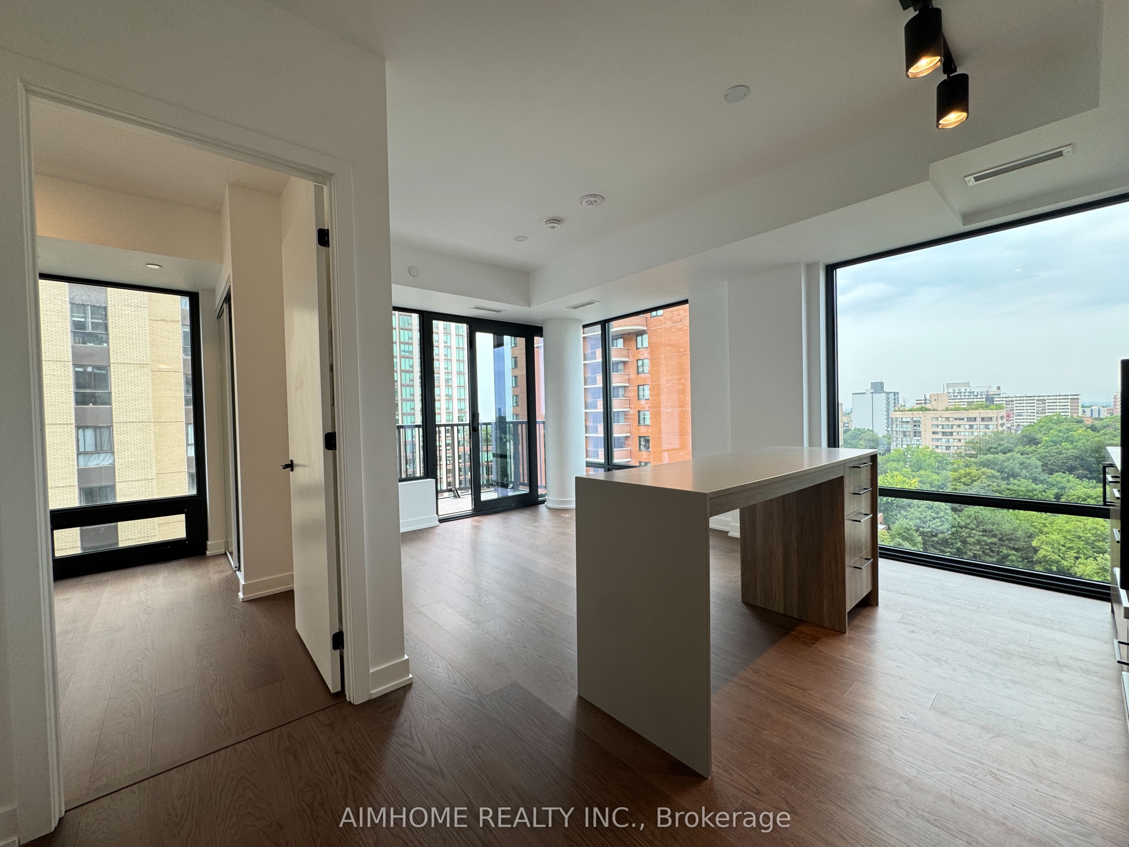 91 Montclair Ave Avenue 1606, Toronto, ON M5P 0B1 photo 2