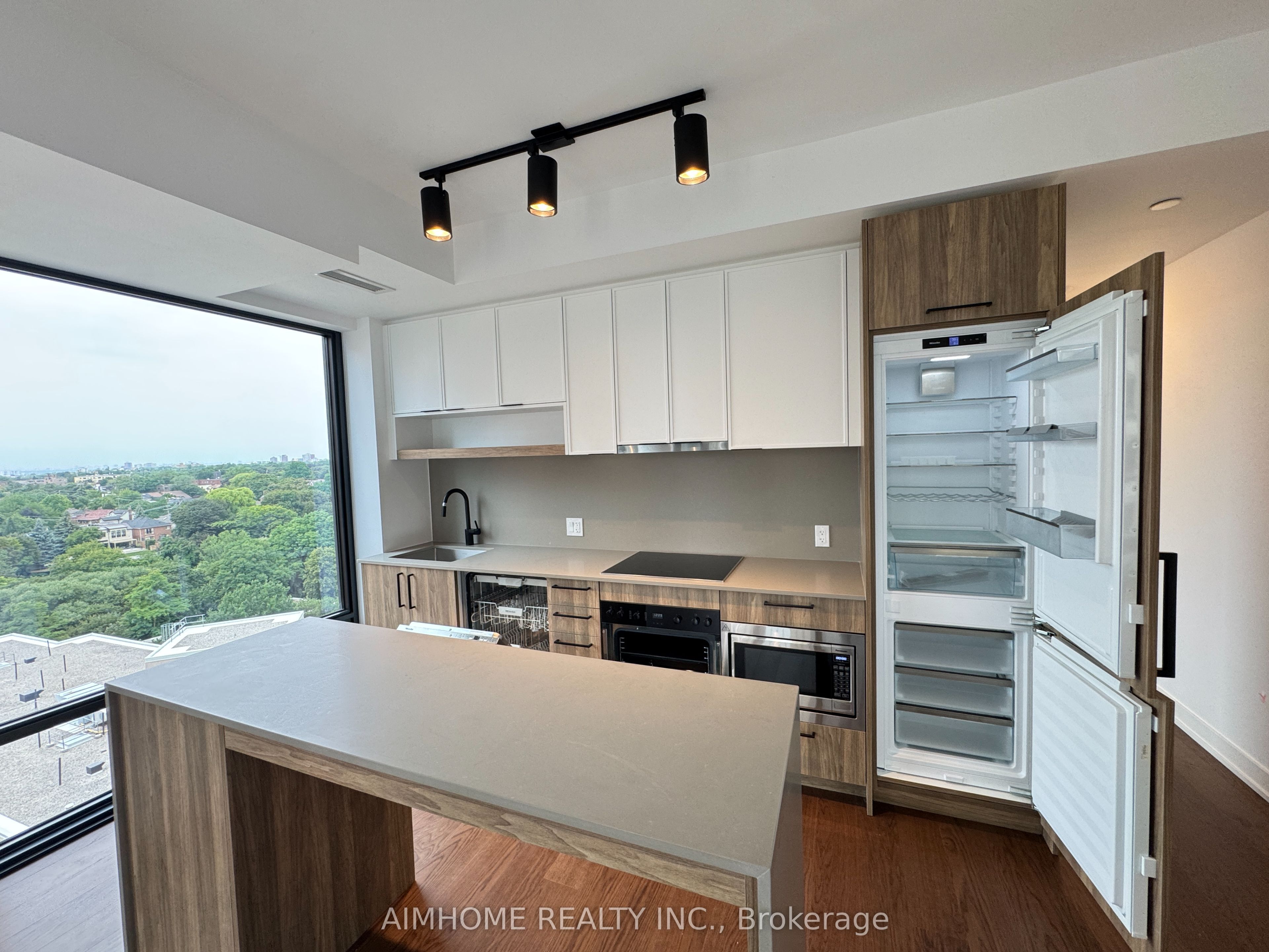 91 Montclair Ave Avenue 1606, Toronto, ON M5P 0B1 photo 4