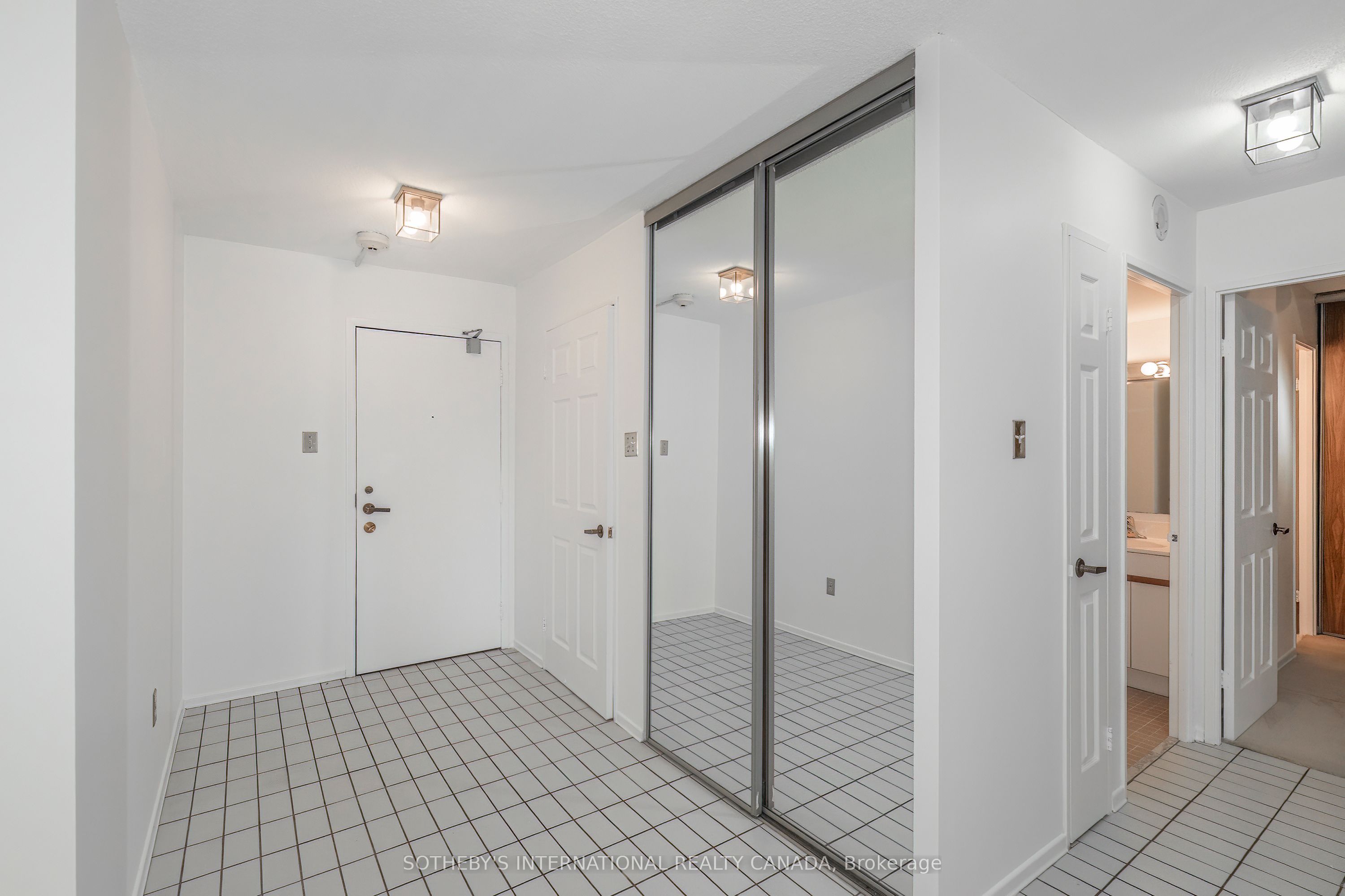 45 Carlton Street 1707, Toronto, ON M5B 2H9 photo 3