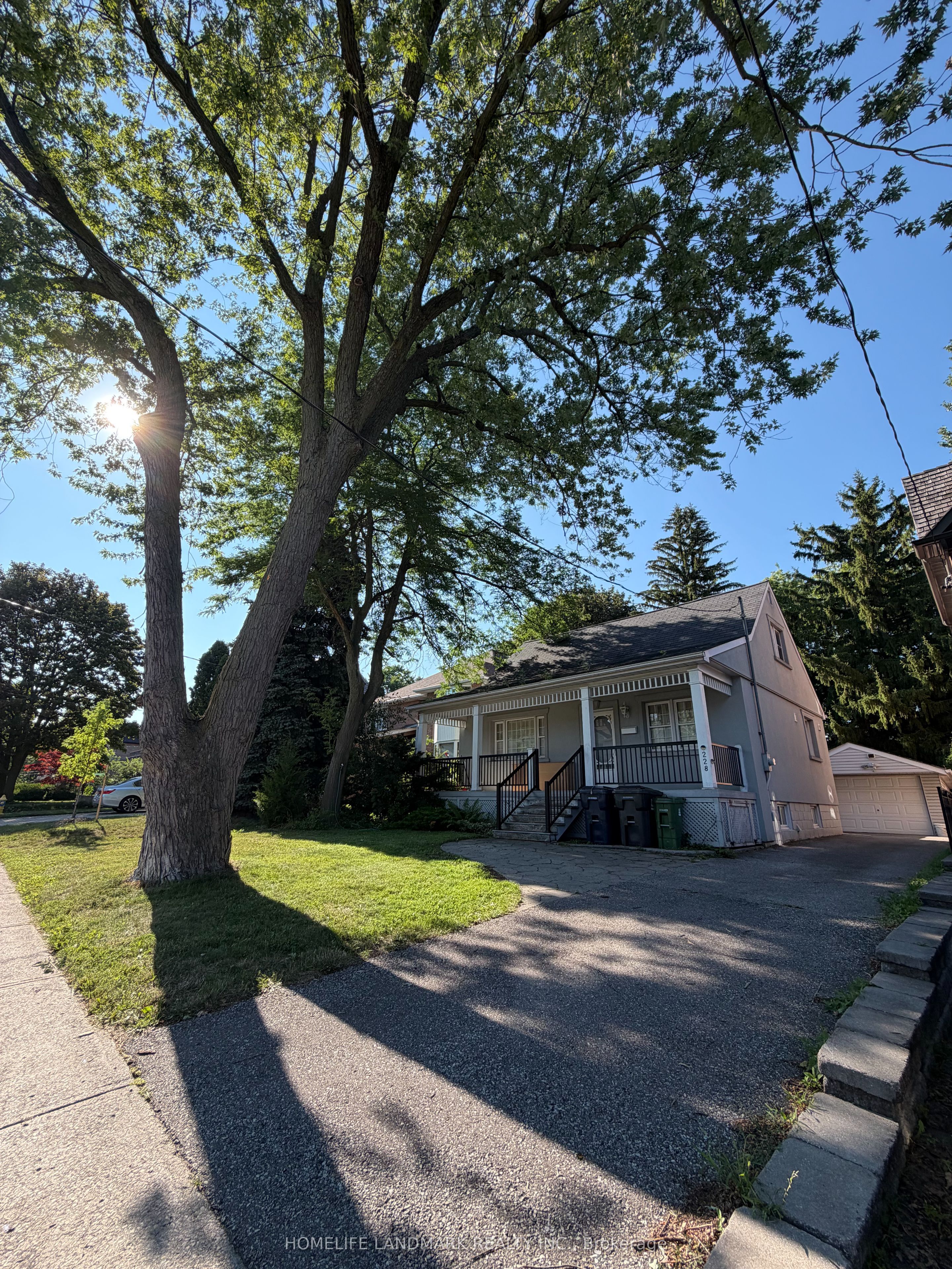 228 Hollywood Avenue, Toronto, ON M2N 3K6