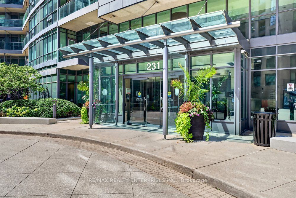 231 Fort York Boulevard 412, Toronto, ON M5V 1B2 photo 3