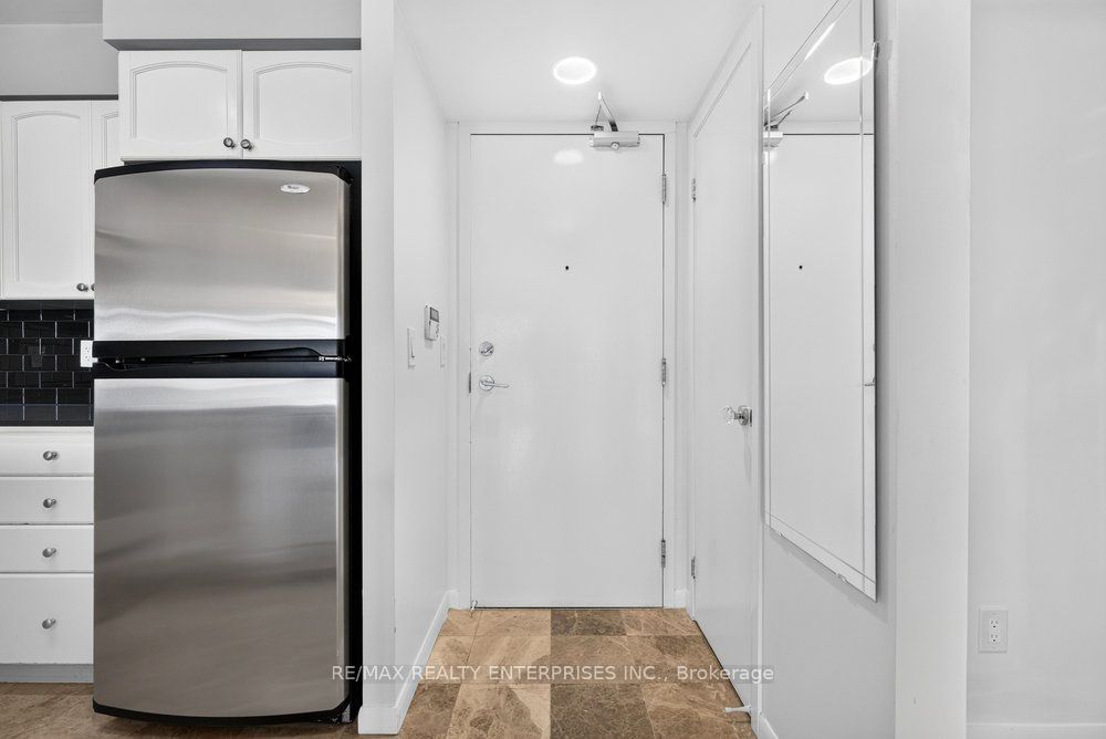 231 Fort York Boulevard 412, Toronto, ON M5V 1B2 photo 5