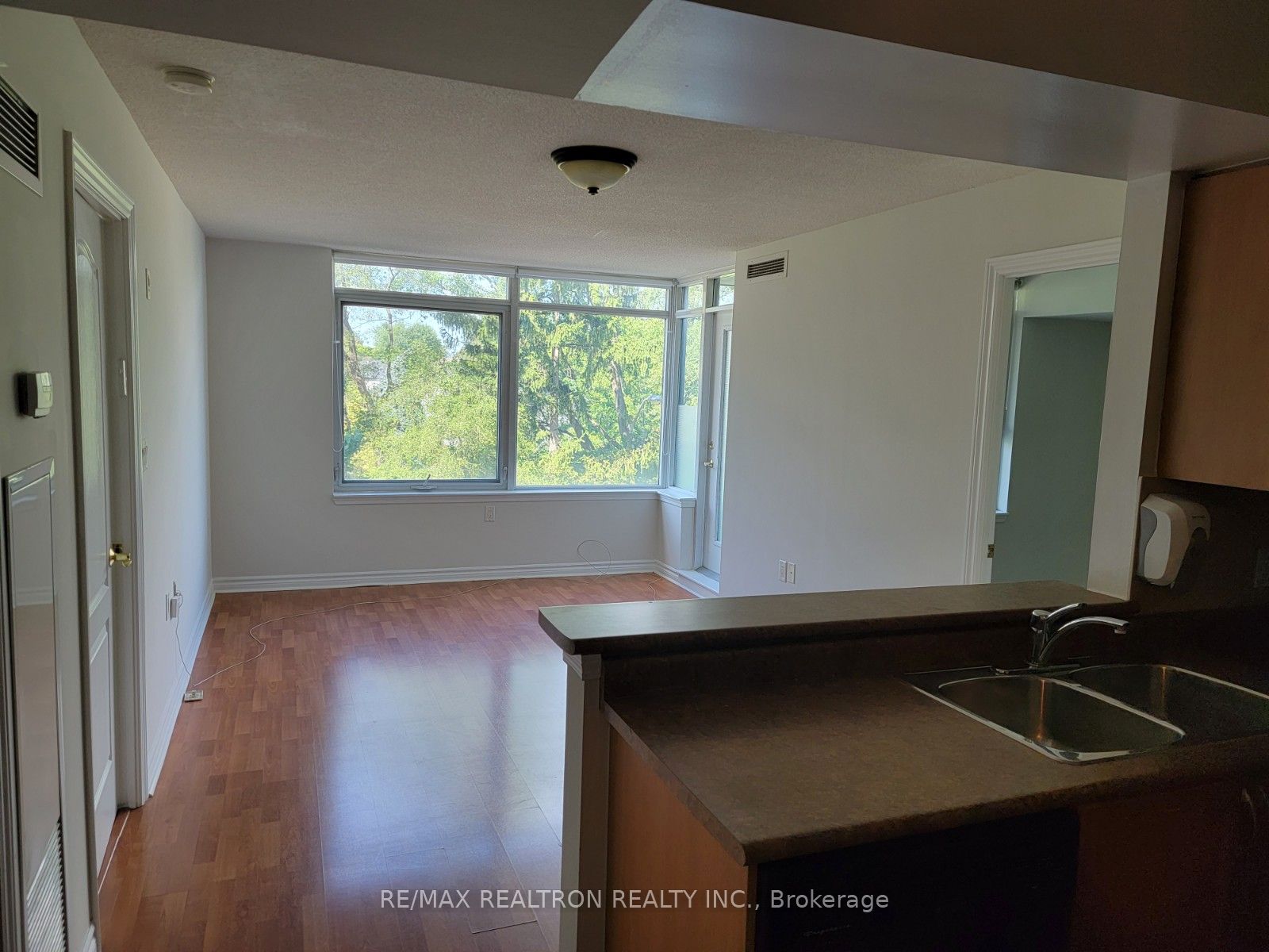 3830 Bathurst Street 303, Toronto, ON M3H 6C5 photo 2