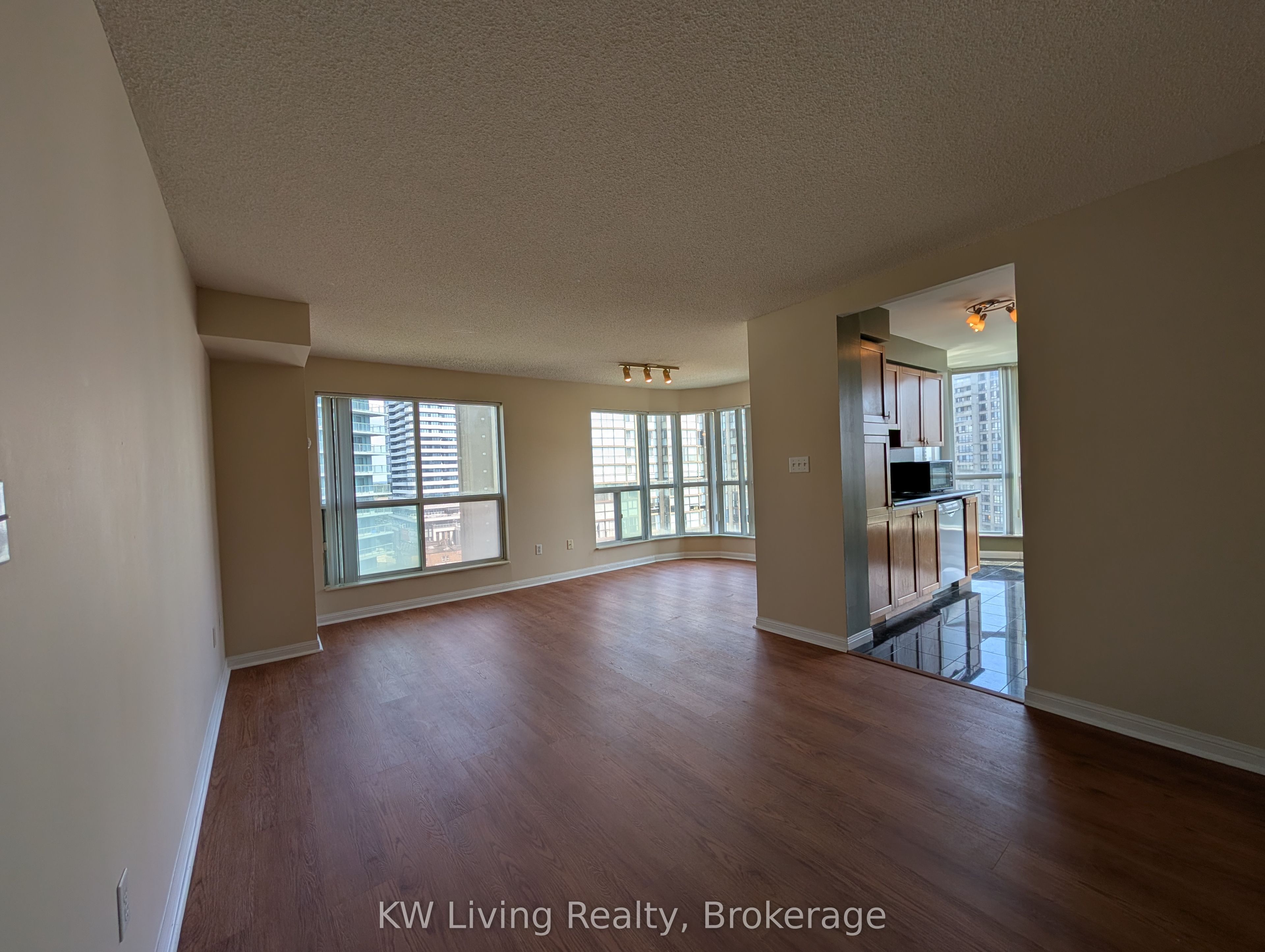 23 Lorraine Drive 1102, Toronto, ON M2N 6Z6 photo 3