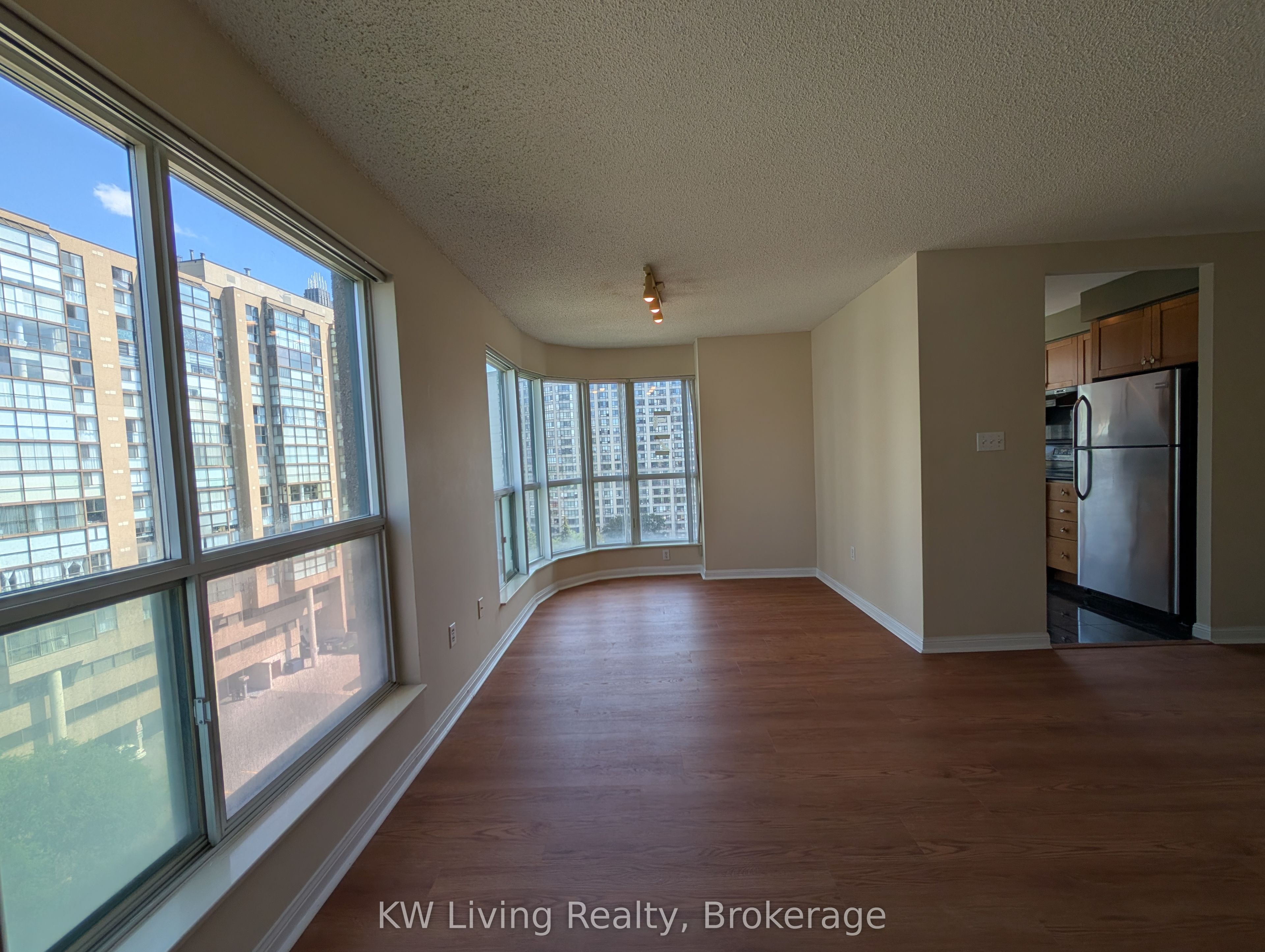 23 Lorraine Drive 1102, Toronto, ON M2N 6Z6 photo 4