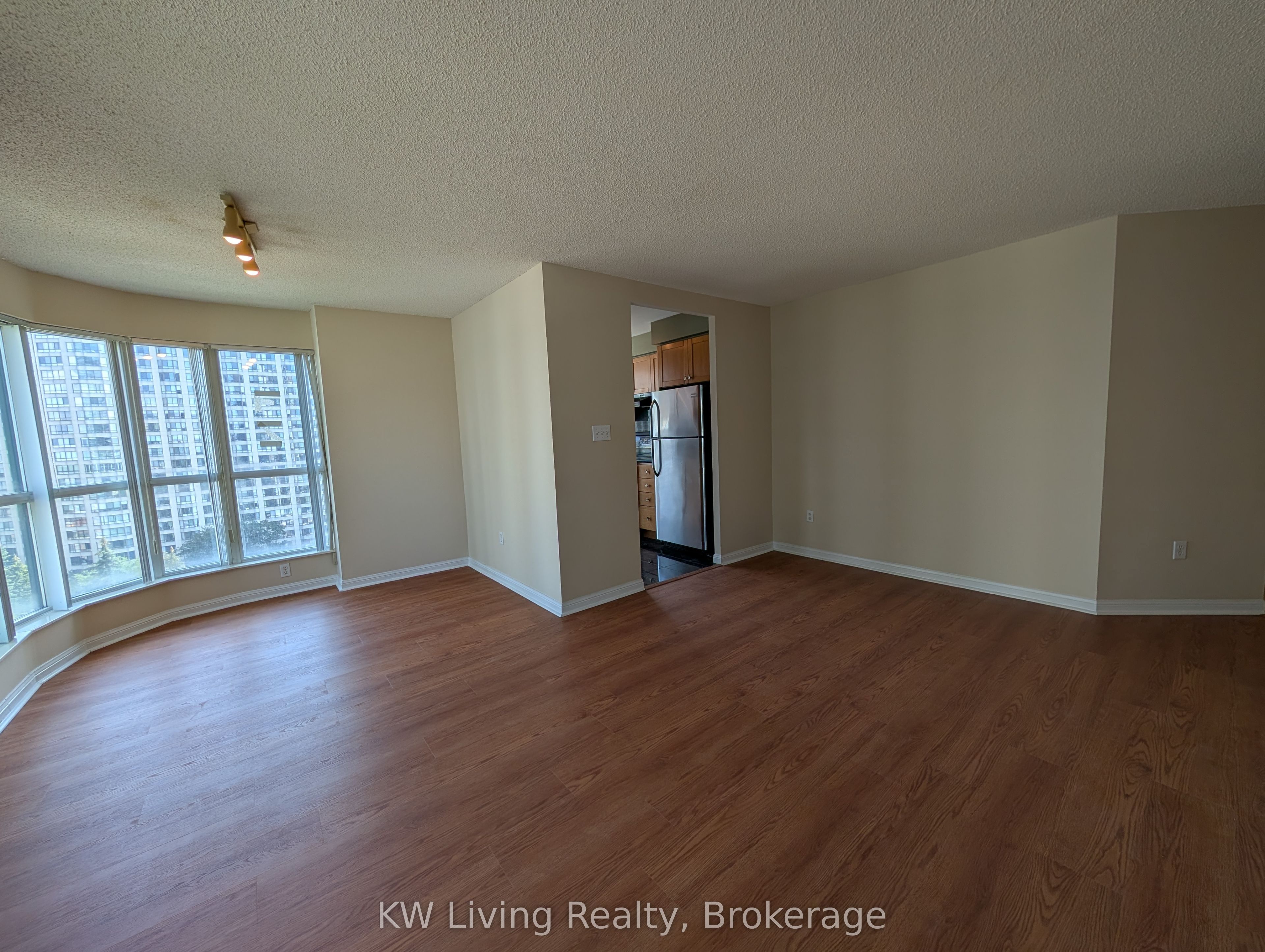 23 Lorraine Drive 1102, Toronto, ON M2N 6Z6 photo 5