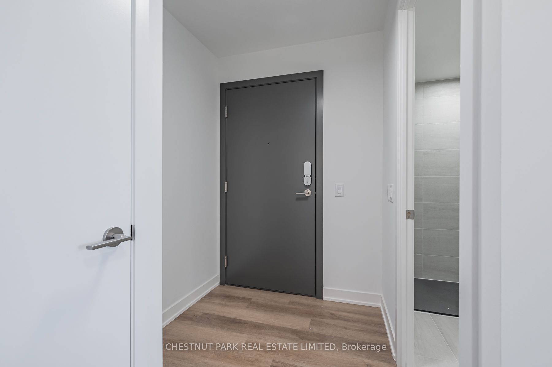 9 Tecumseth Street 915, Toronto, ON M5V 0S5 photo 2