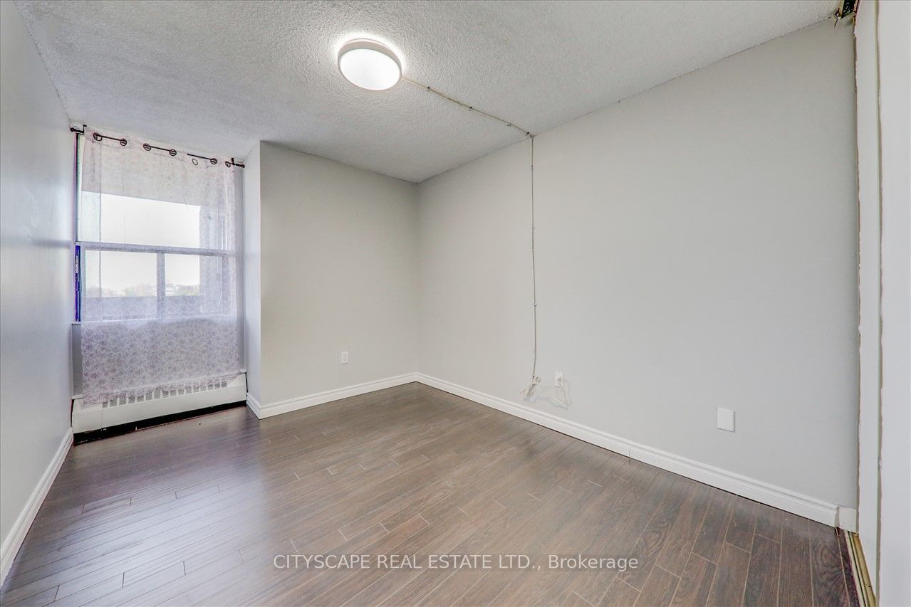 25 Sunrise Avenue #914, Toronto, ON M4A 2S2 photo 2