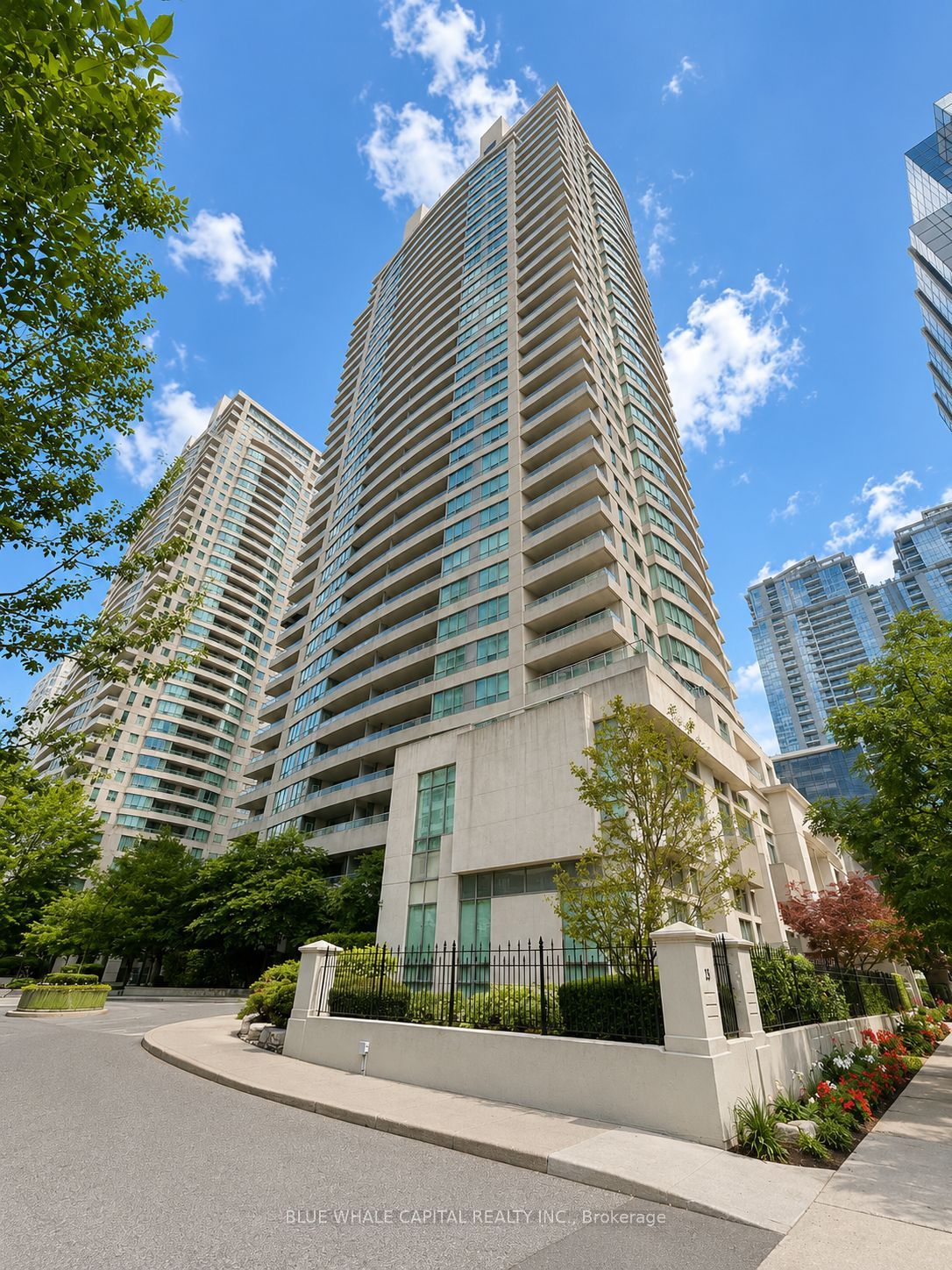 23 Hollywood Avenue, Toronto, ON M2N 7L8