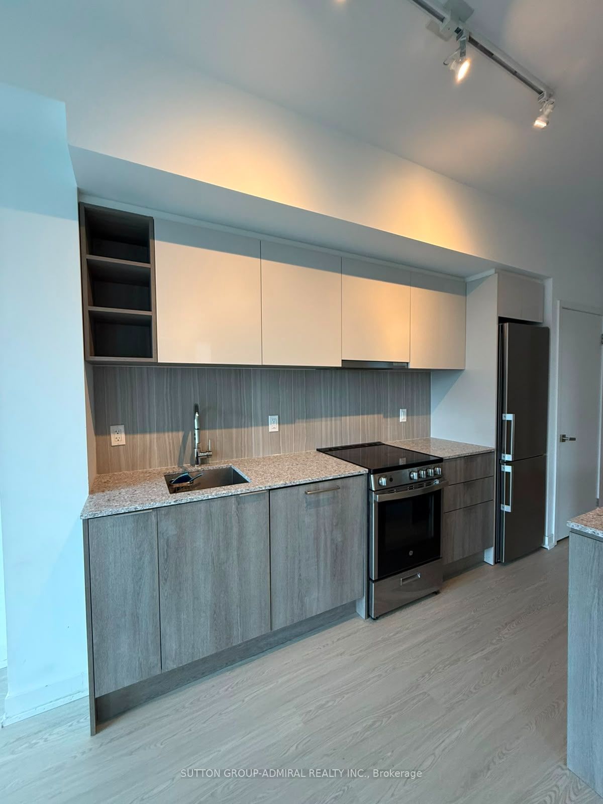 31 Tippett Road 1015, Toronto, ON M3H 0C8