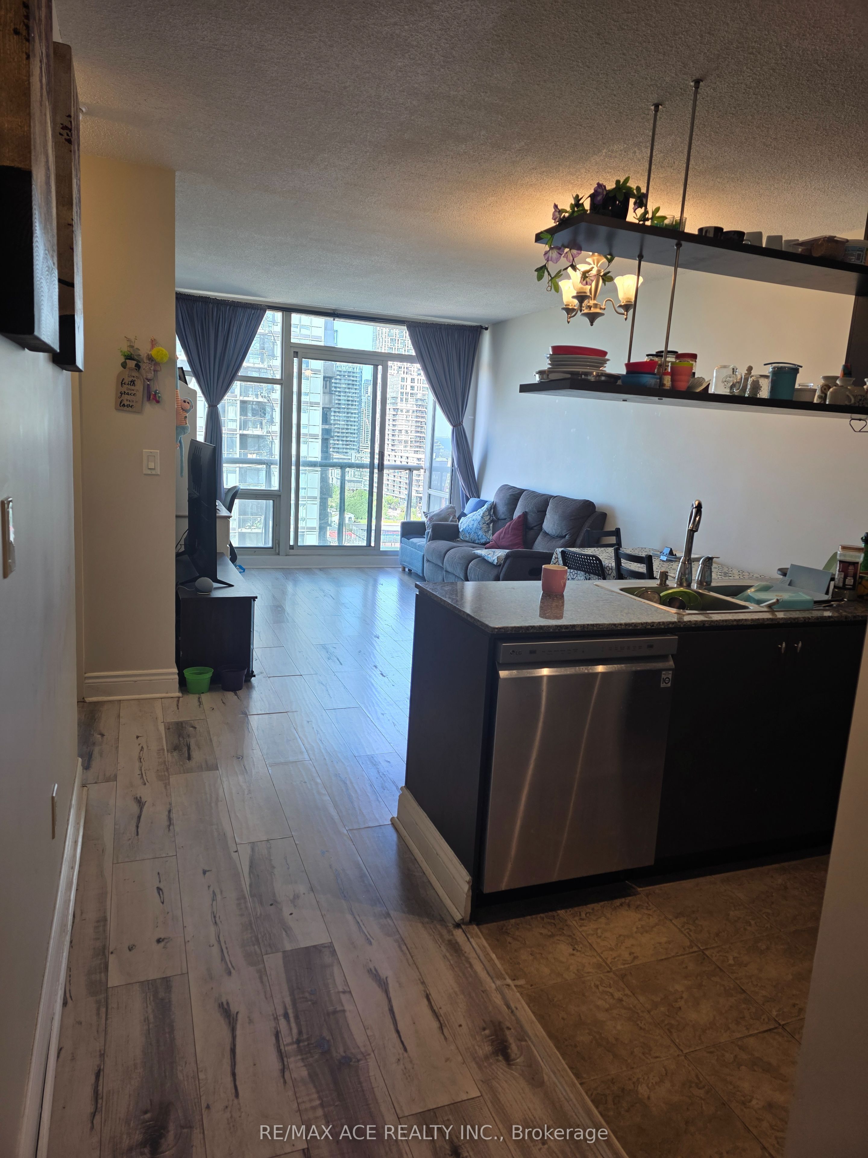 35 Mariner Terrace 1801, Toronto, ON M5V 3V9 photo 4
