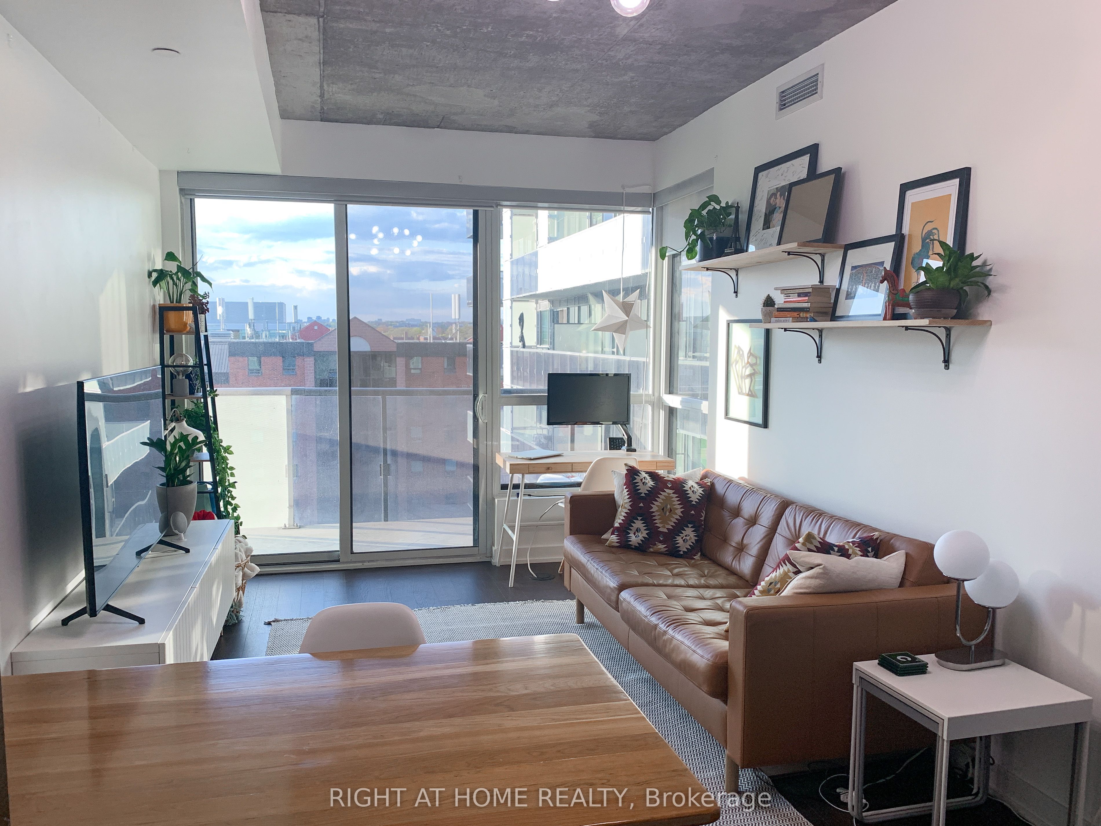 1030 King Street W 834, Toronto, ON M6K 3N3 photo 3
