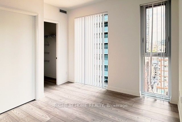 400 King Street W 2106, Toronto, ON M5V 0X8 photo 4