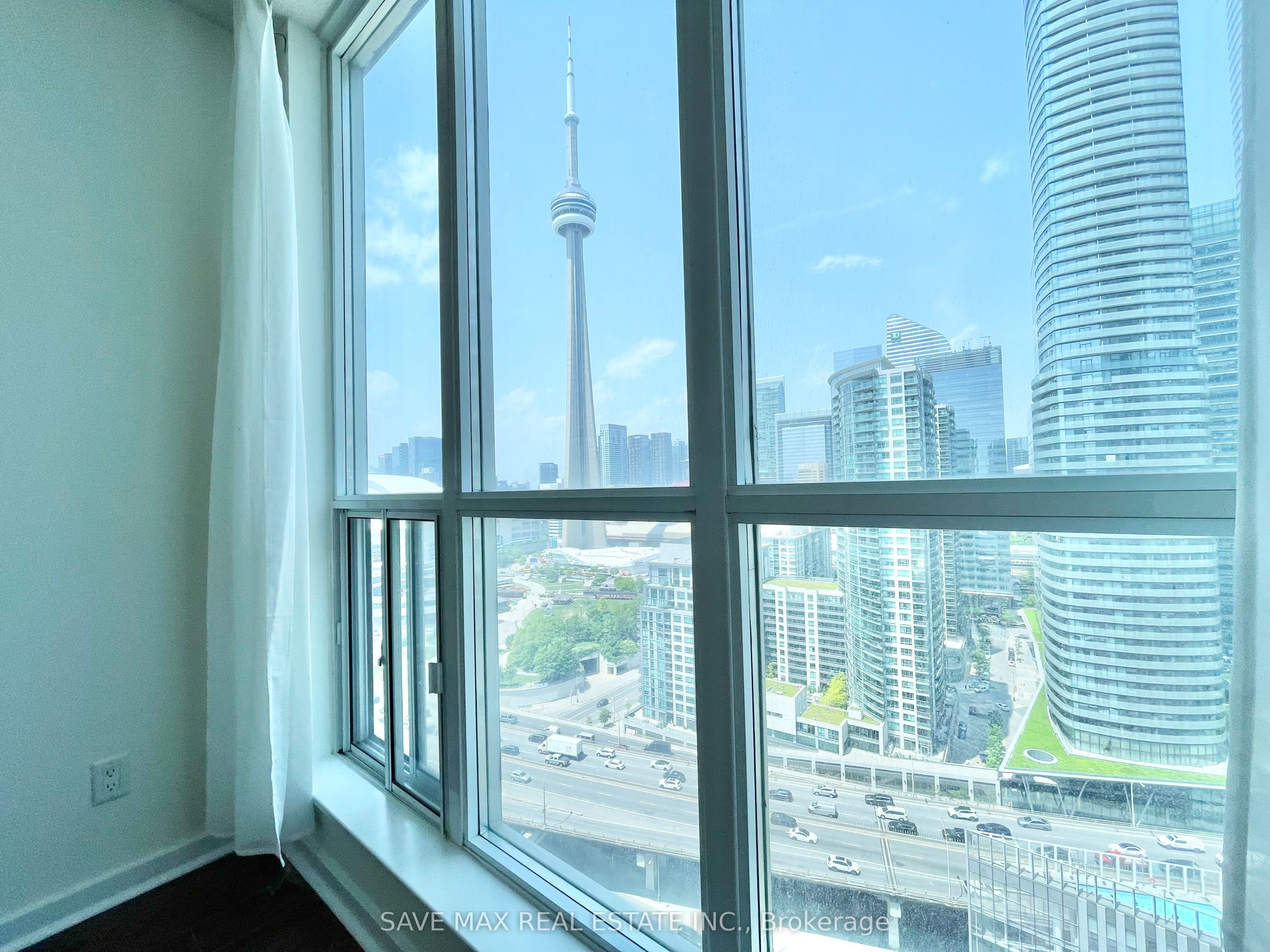 208 Queens Quay W 2612, Toronto, ON M5J 2Y5 photo 2