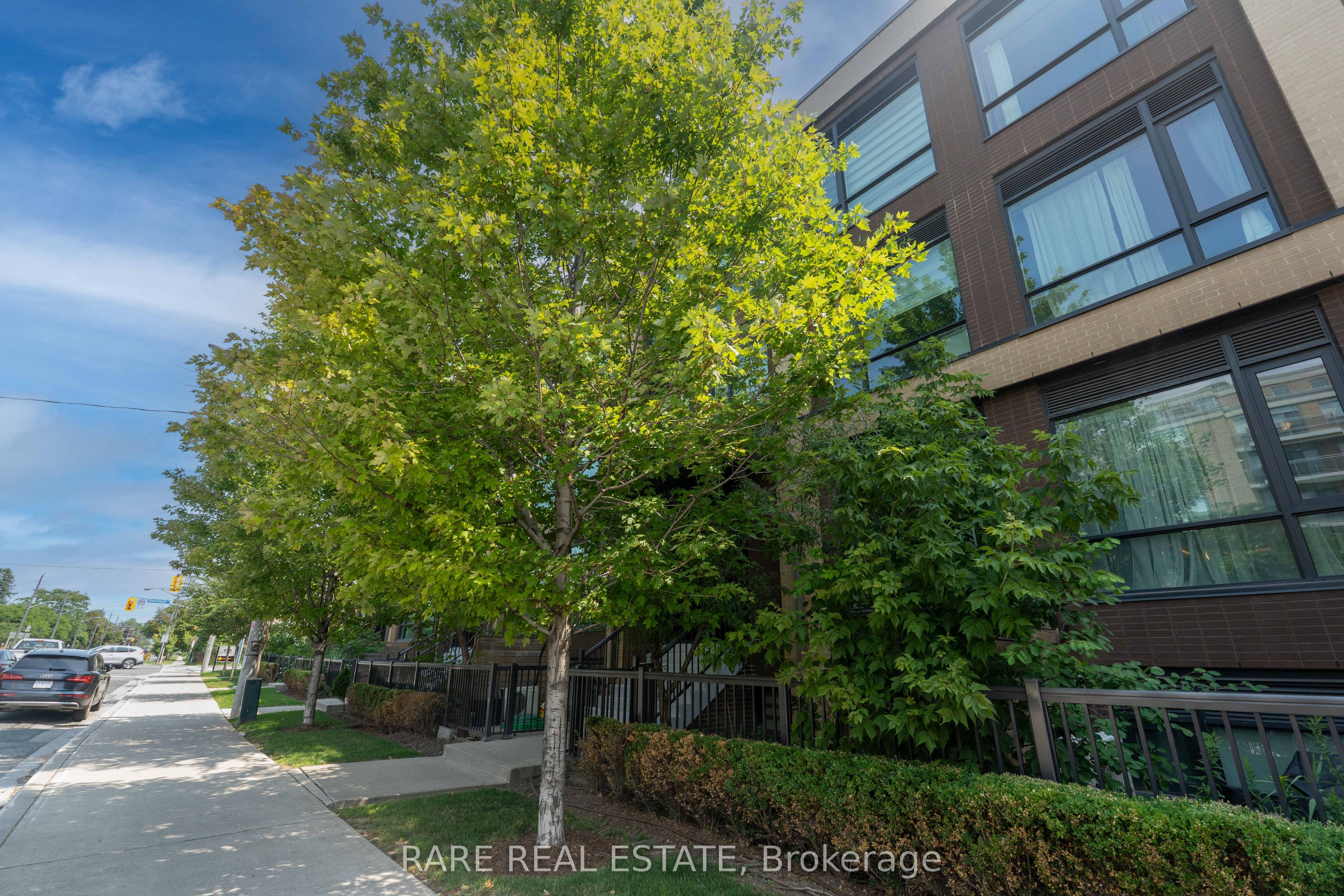 639 Lawrence Avenue W 208, Toronto, ON M6A 1A9 photo 2