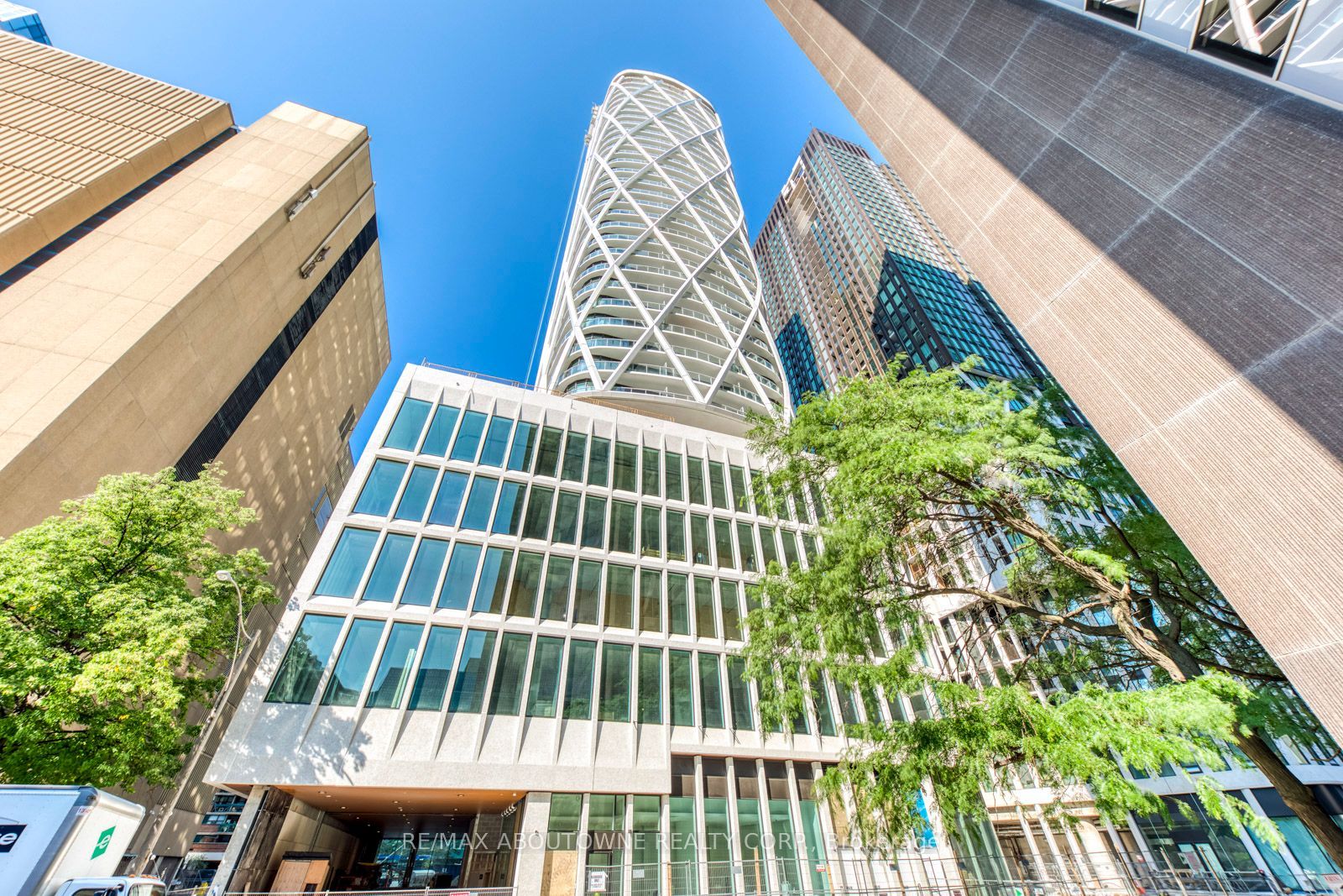 230 Simcoe Street 1327, Toronto, ON M5T 0G7