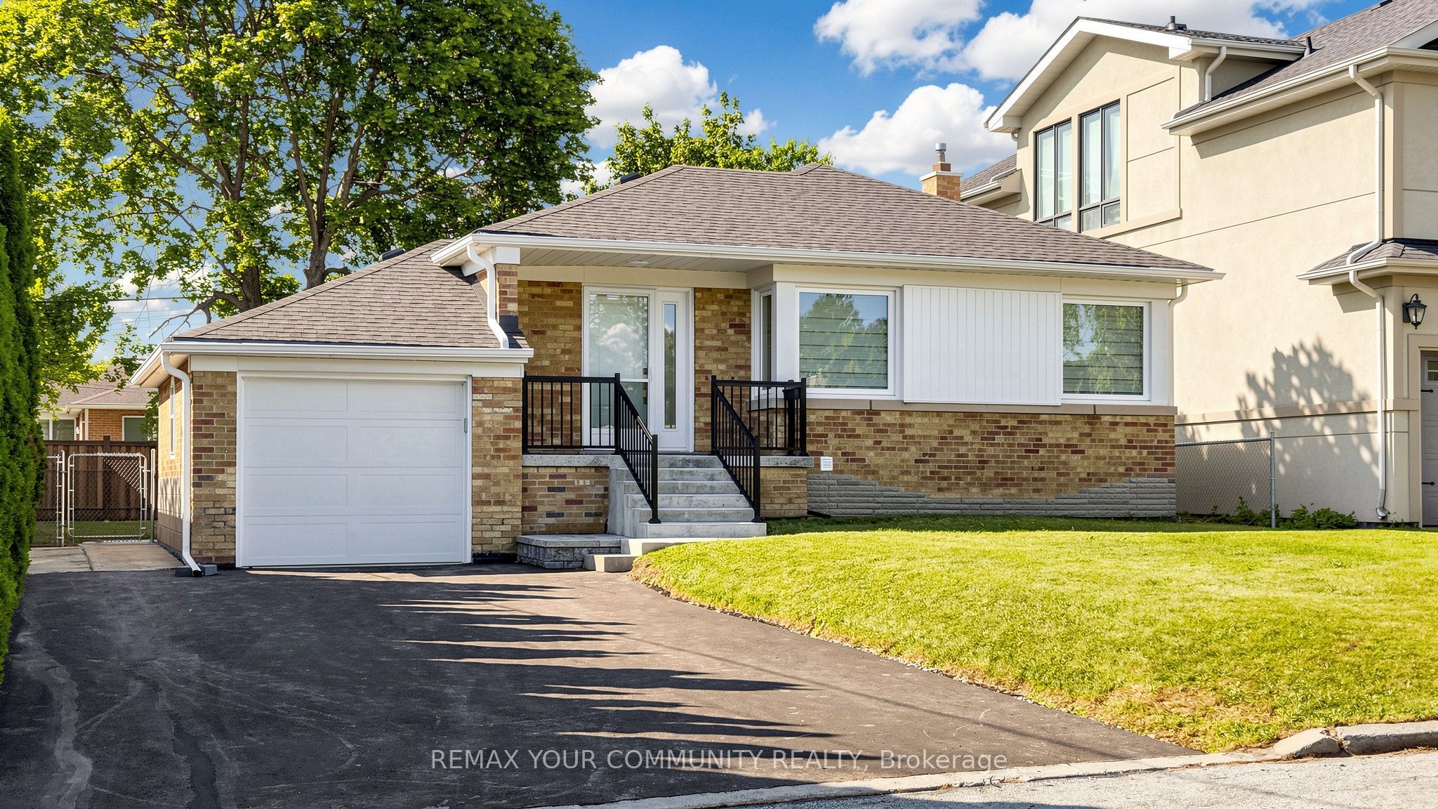 135 Searle Avenue, Toronto, ON M3H 4B1