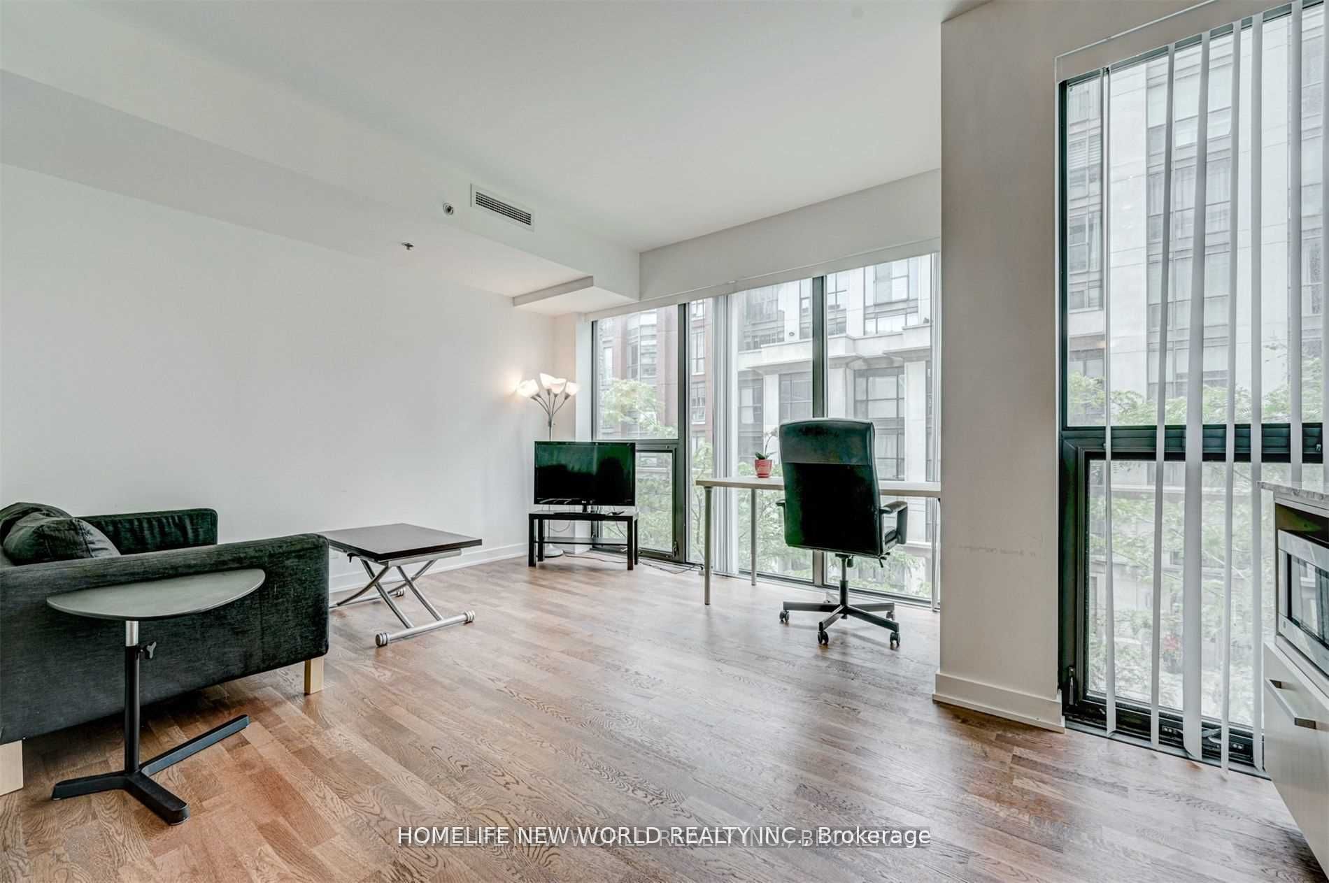 15 Beverley Street 310, Toronto, ON M5T 1X8 photo 2