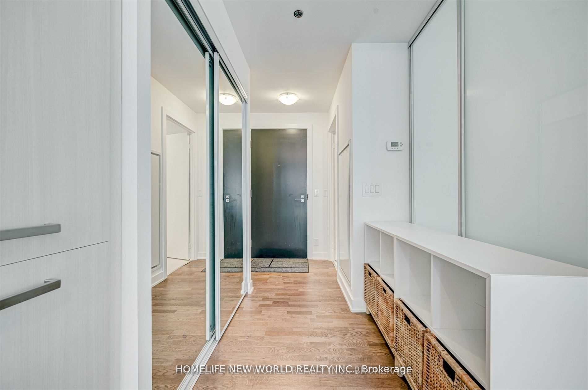15 Beverley Street 310, Toronto, ON M5T 1X8 photo 3